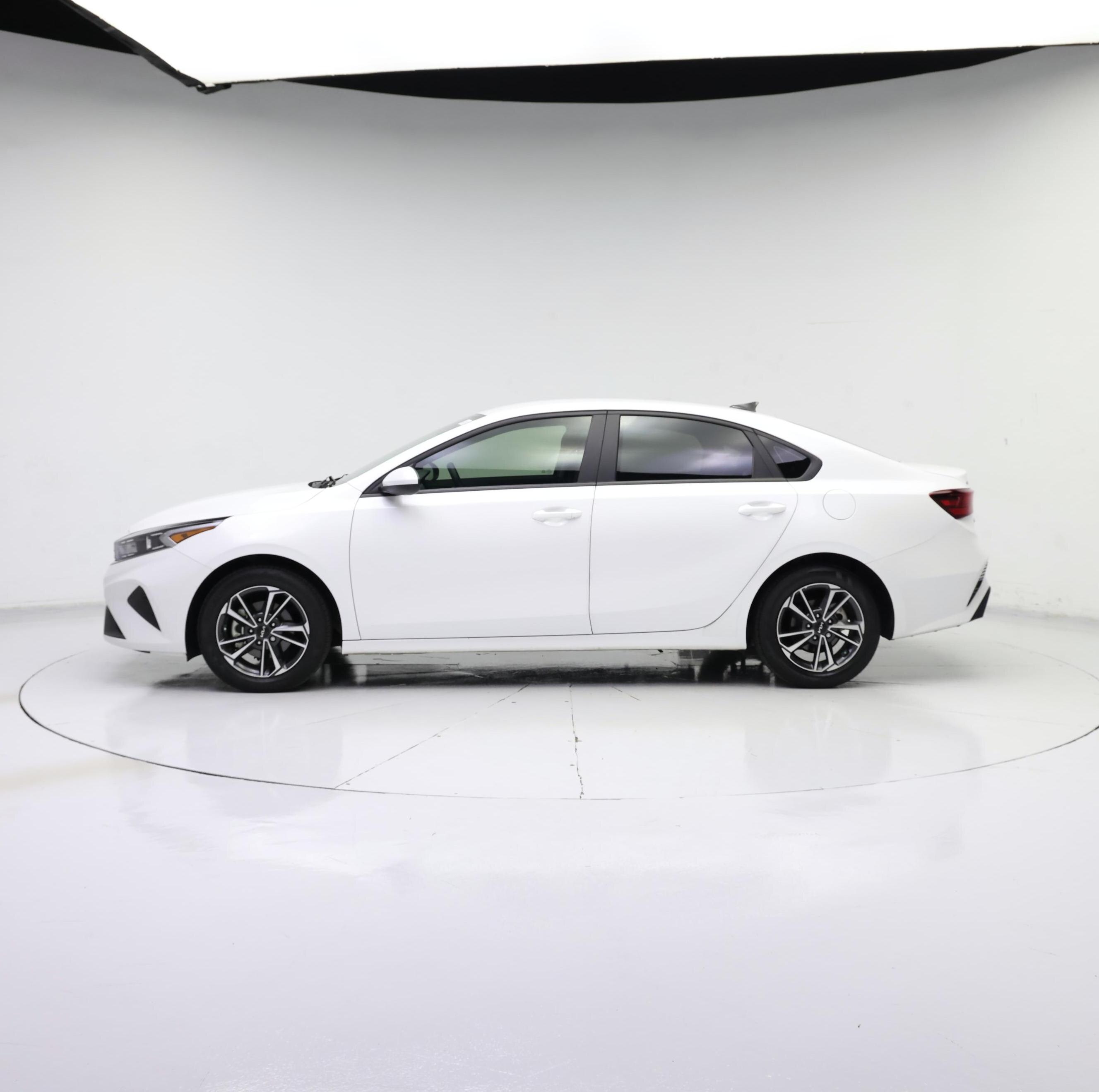 Thumbnail: 2024 Kia Forte - 3