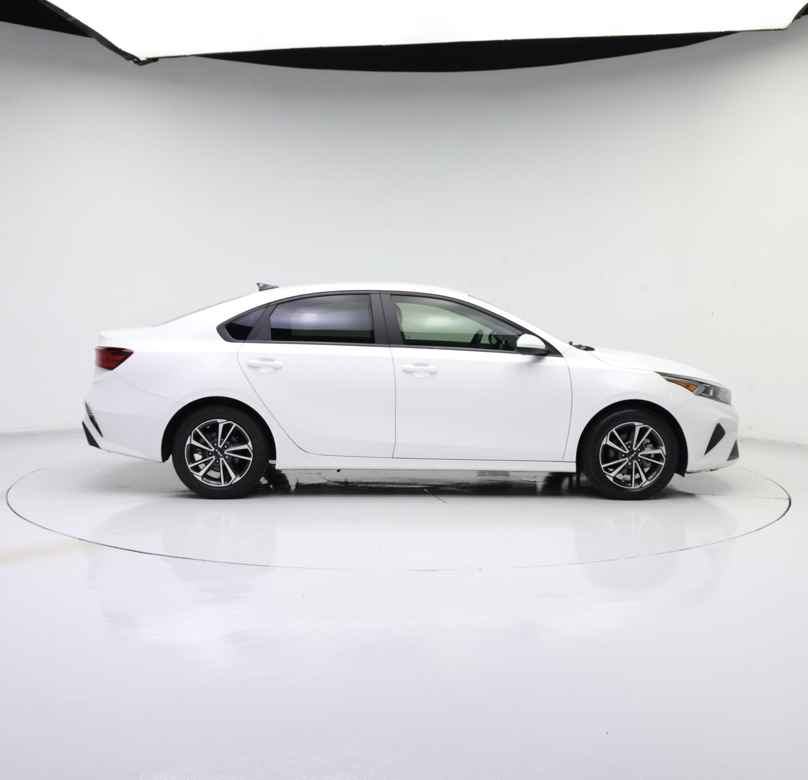 Thumbnail: 2024 Kia Forte - 7