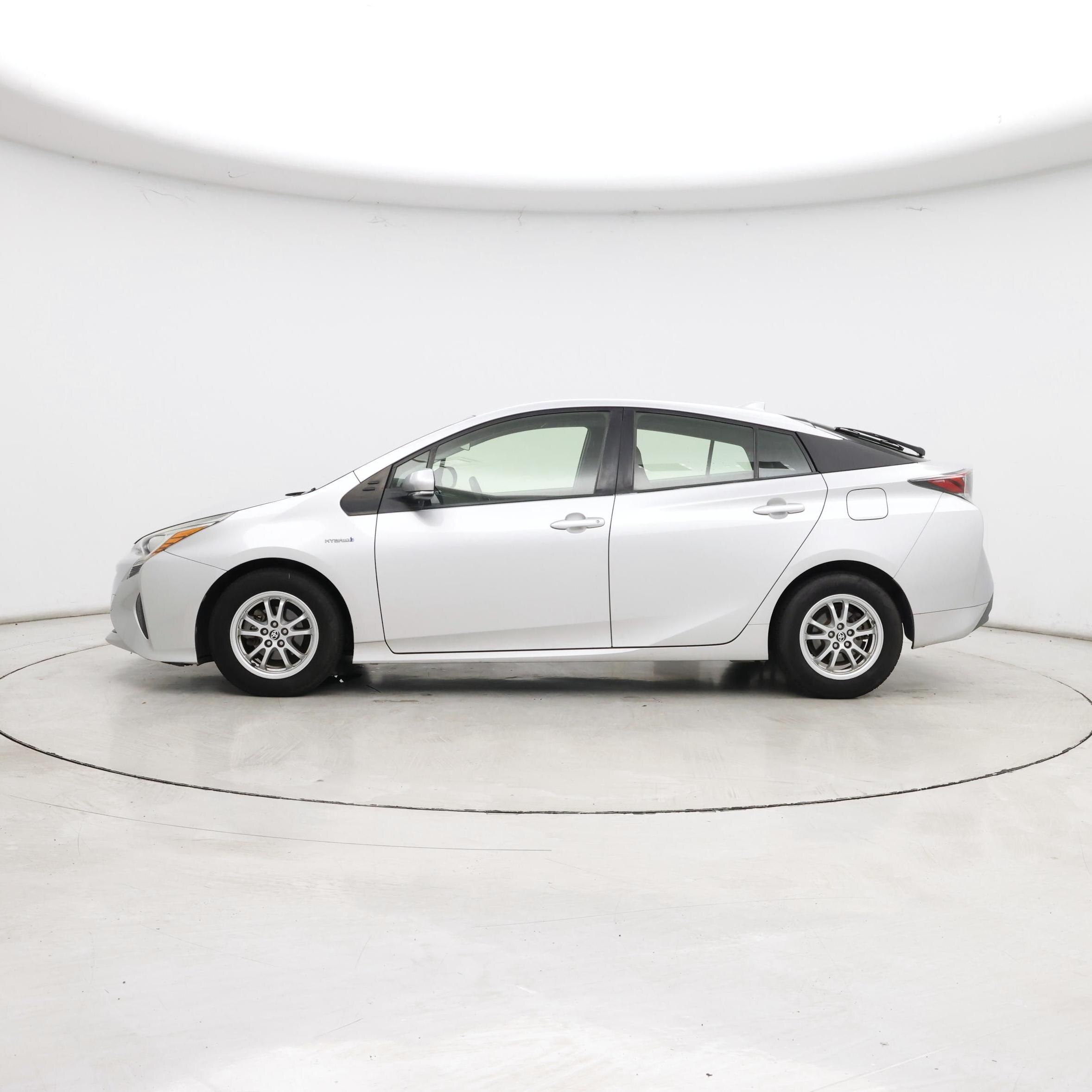 Thumbnail: 2017 Toyota Prius - 3