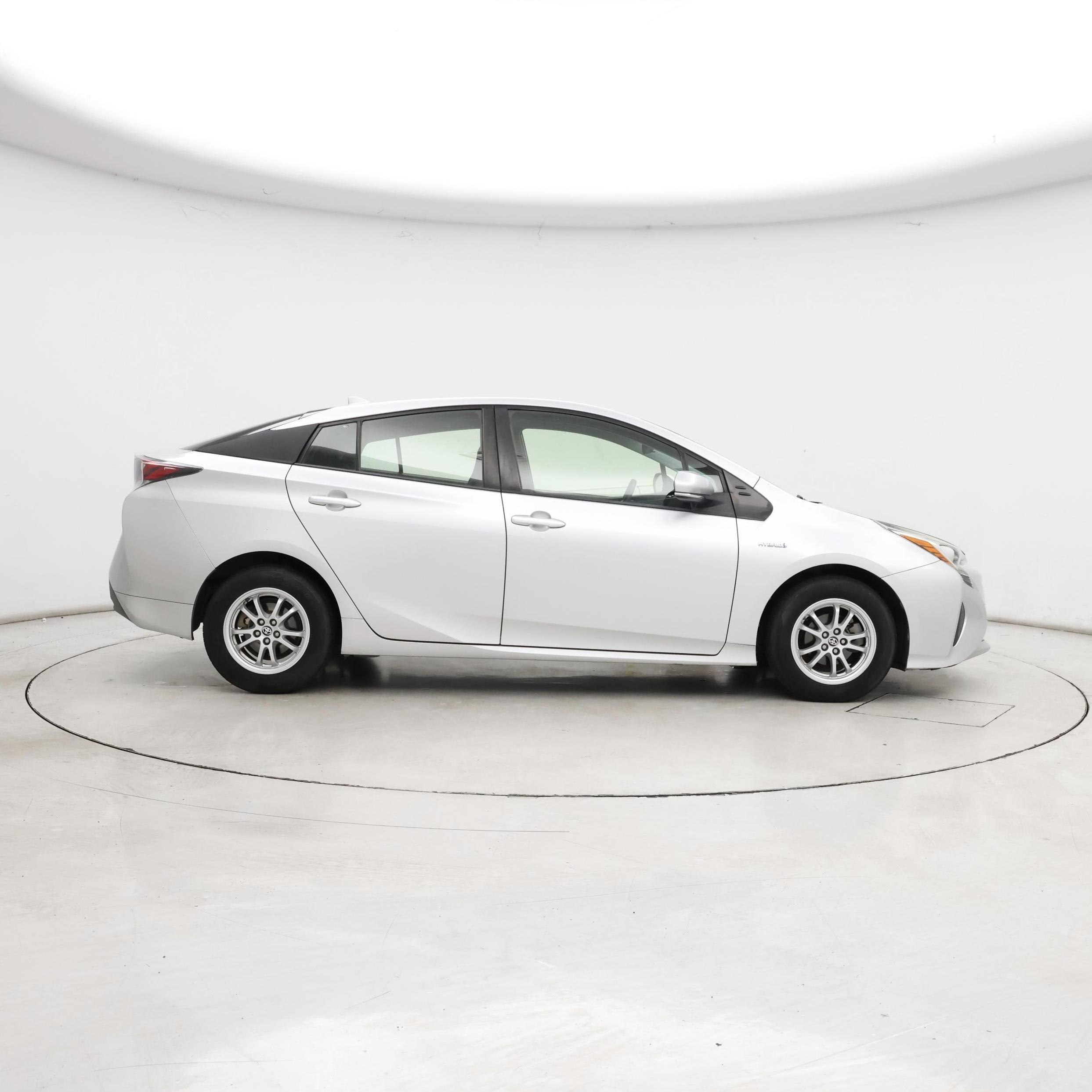 Thumbnail: 2017 Toyota Prius - 7
