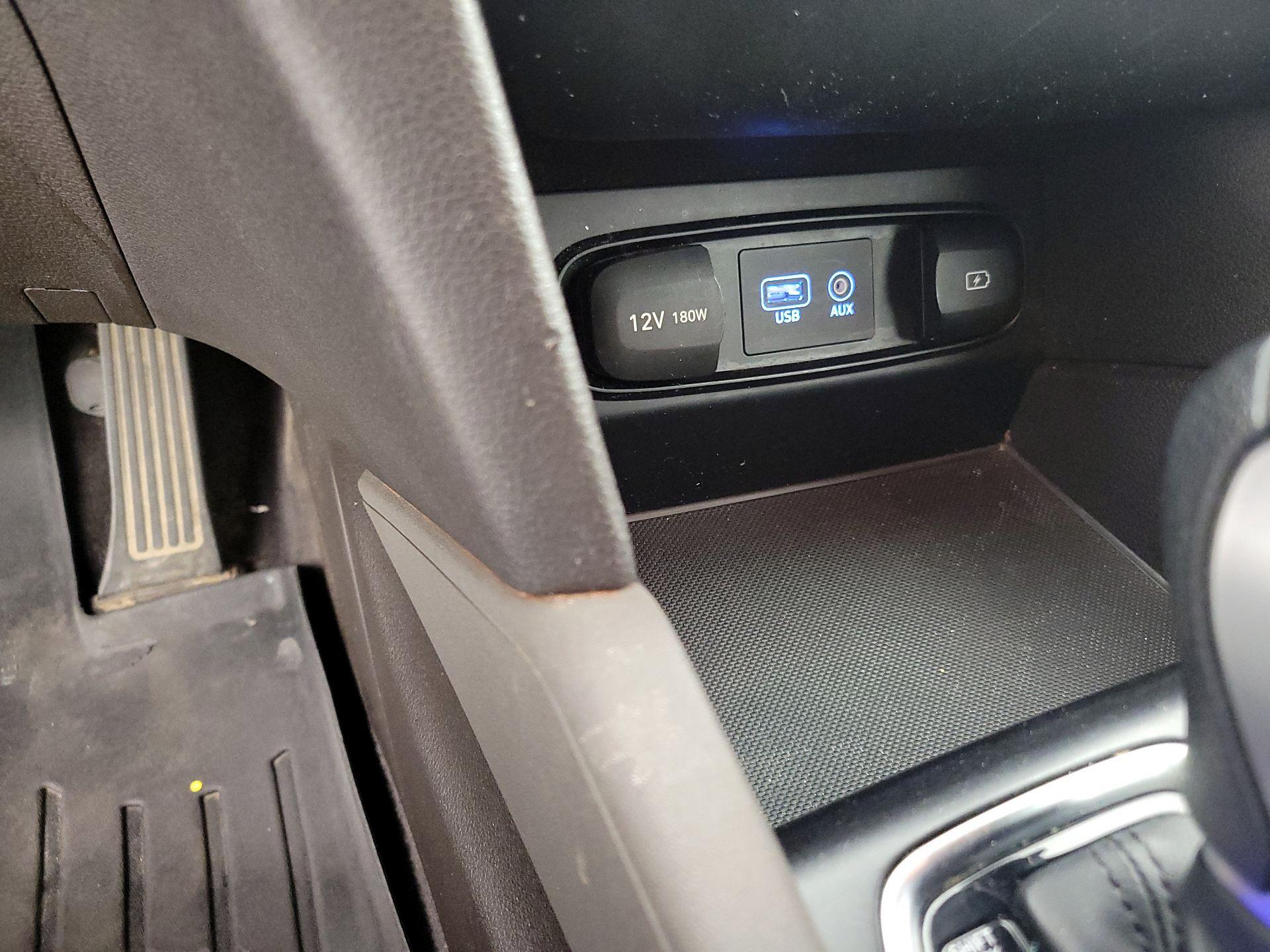 Thumbnail: 2019 Hyundai Santa Fe - 18