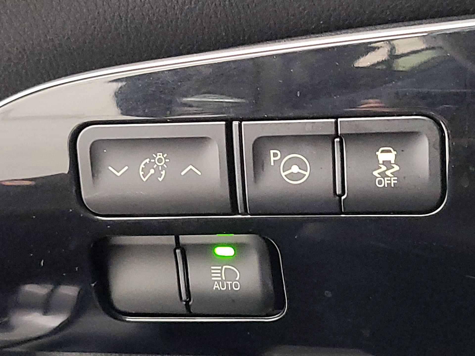 Thumbnail: 2018 Toyota Prius - 13