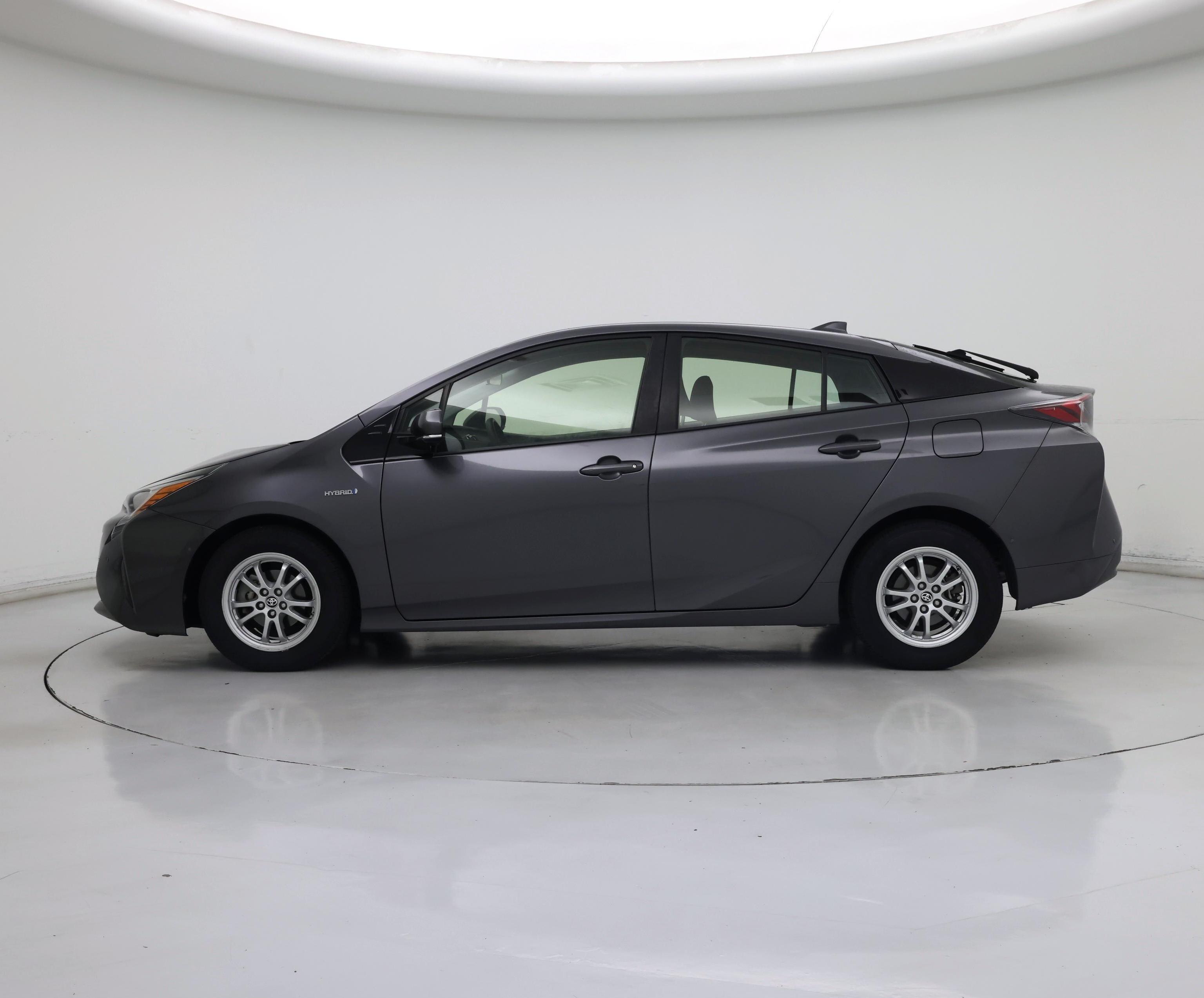 Thumbnail: 2018 Toyota Prius - 3