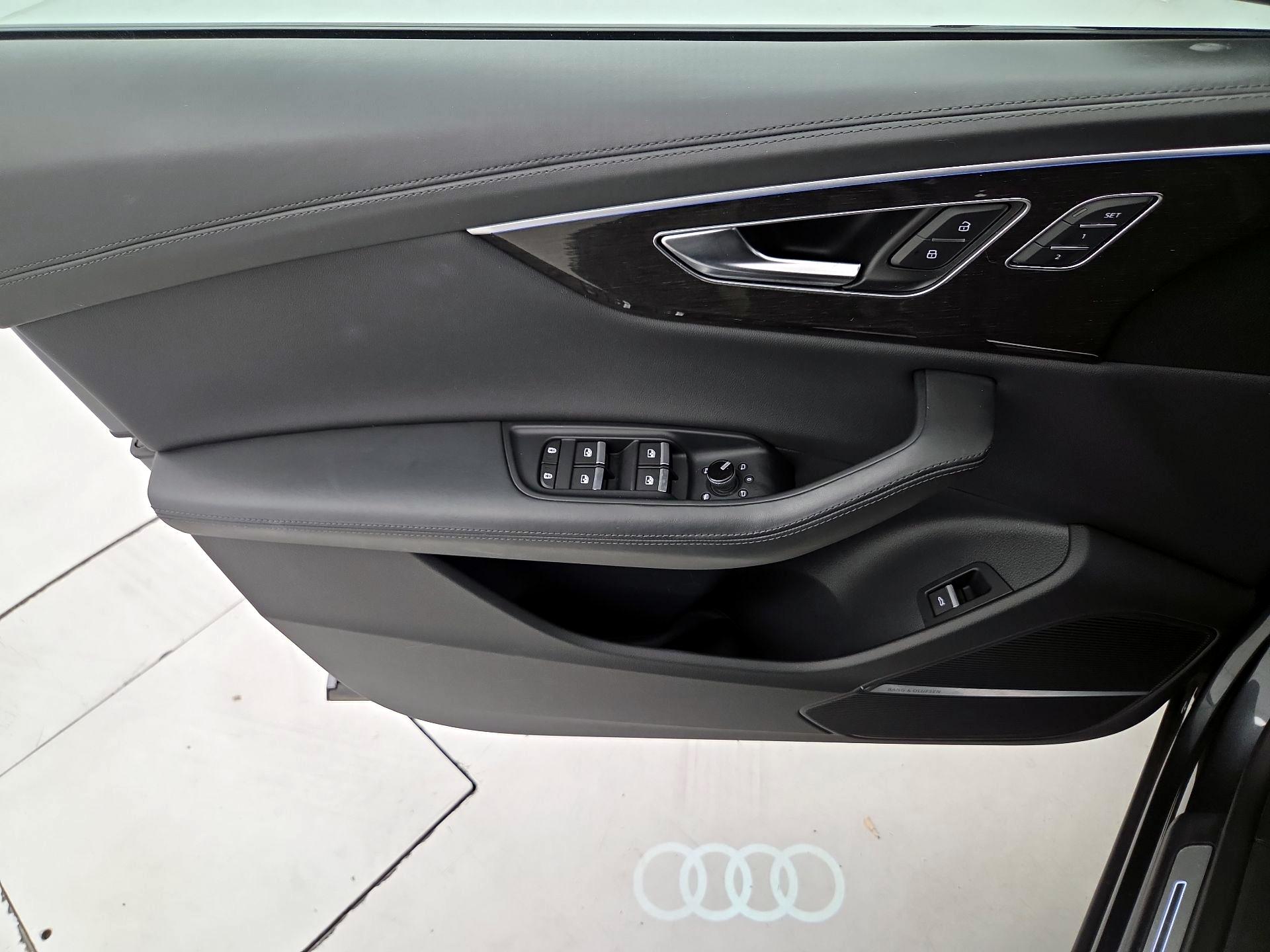 Thumbnail: 2022 Audi Q8 - 12