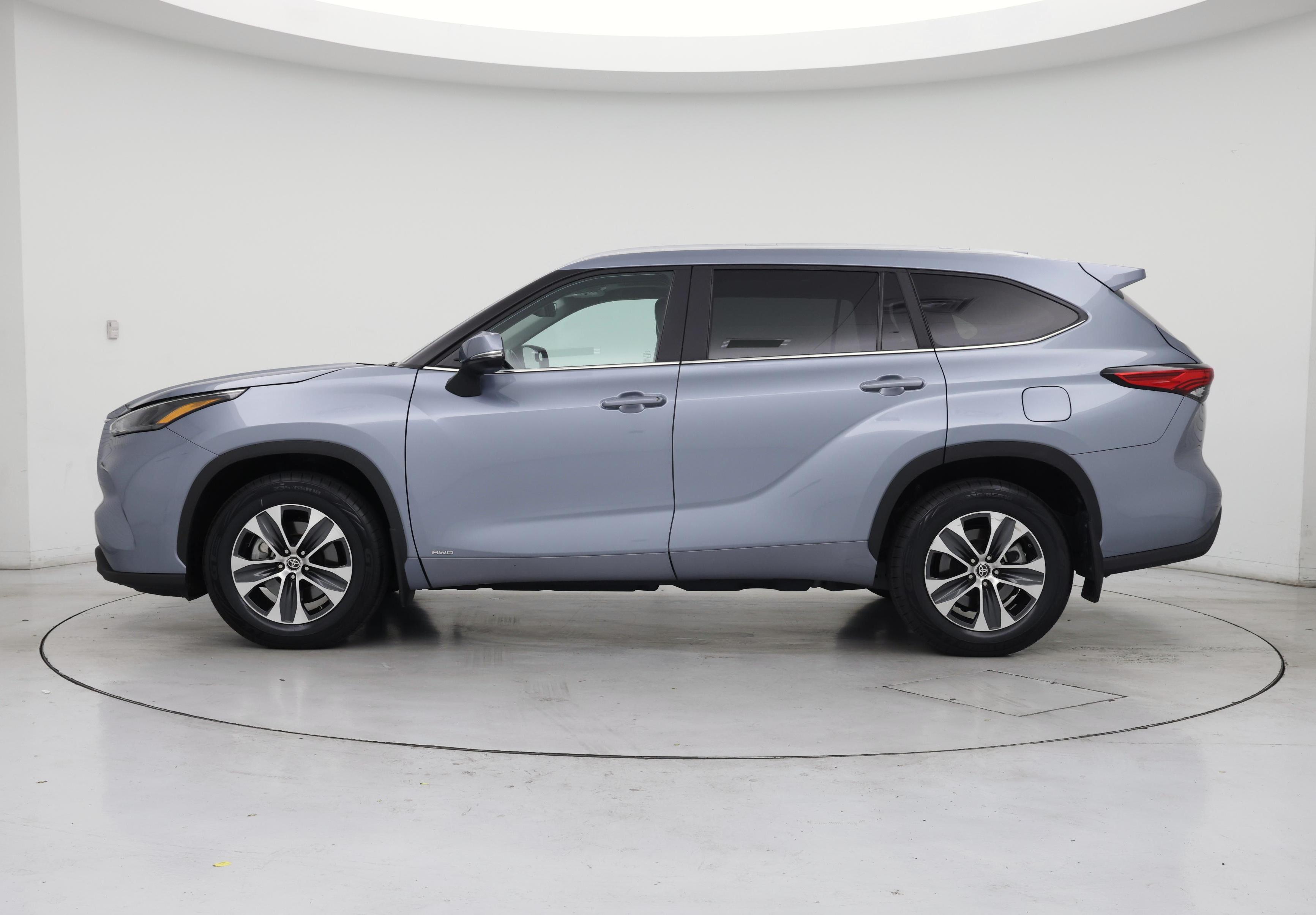 Thumbnail: 2023 Toyota Highlander - 3