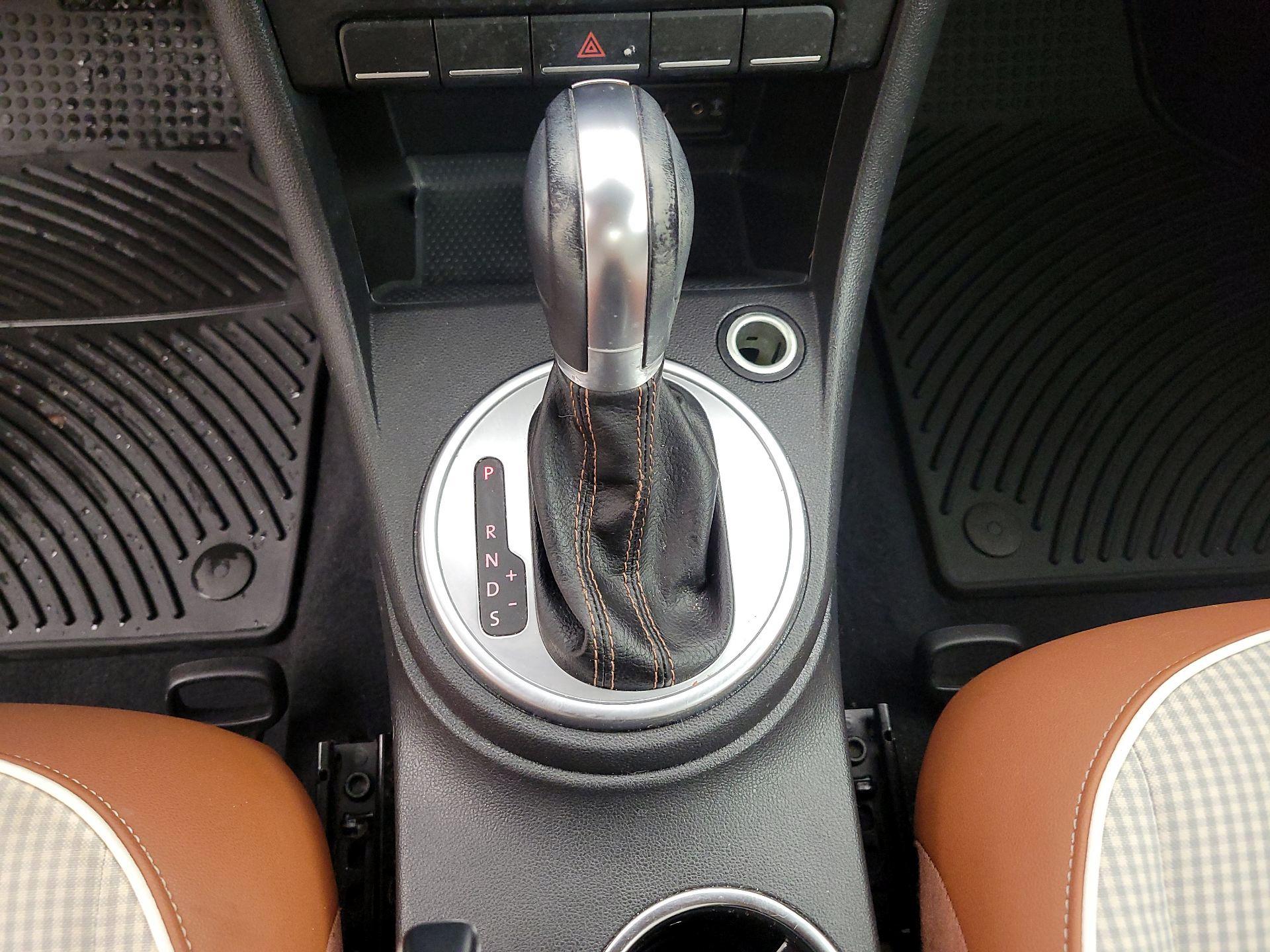 Thumbnail: 2017 Volkswagen Beetle - 17