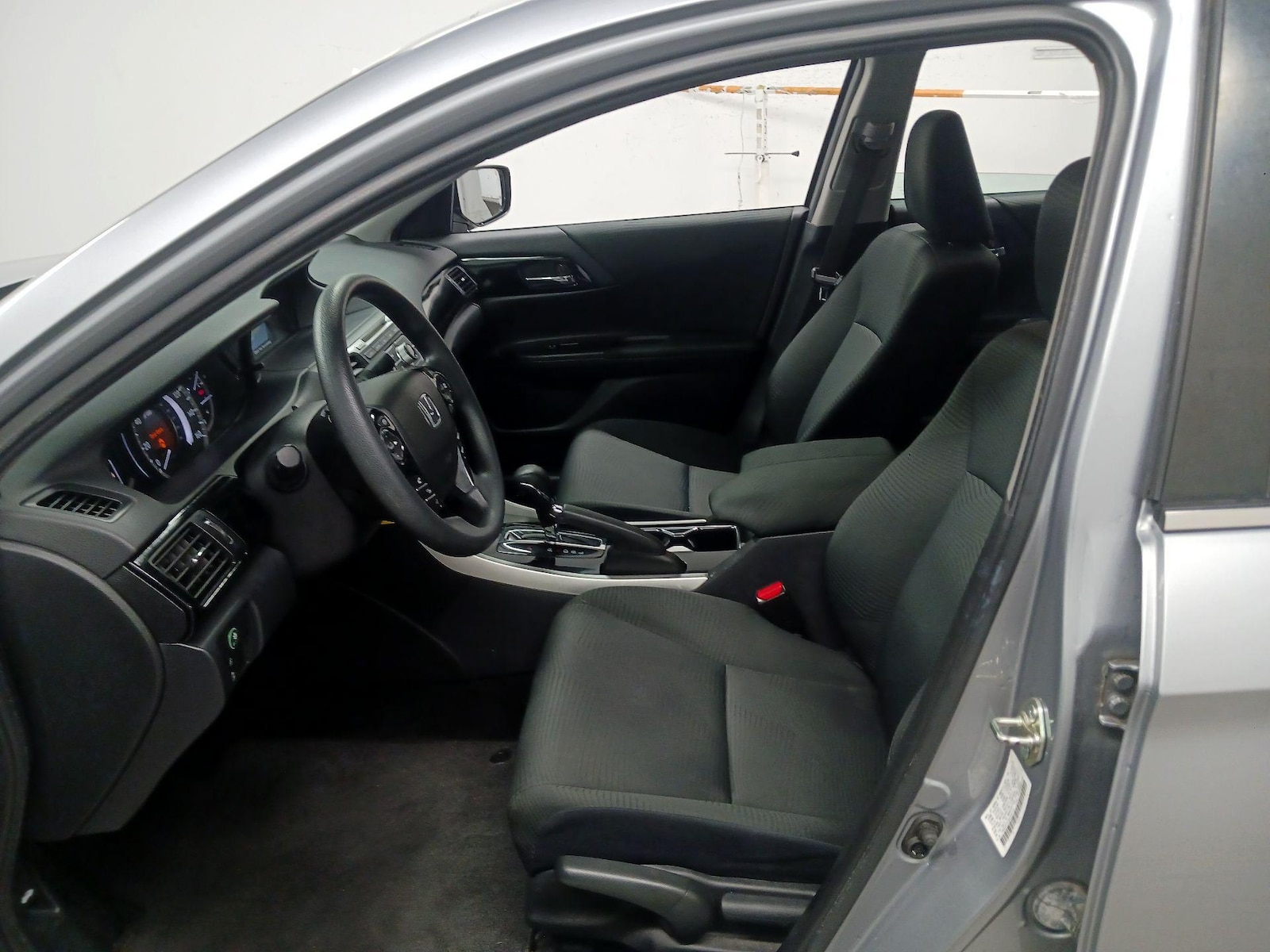 2016 Honda Accord LX - Photo 10