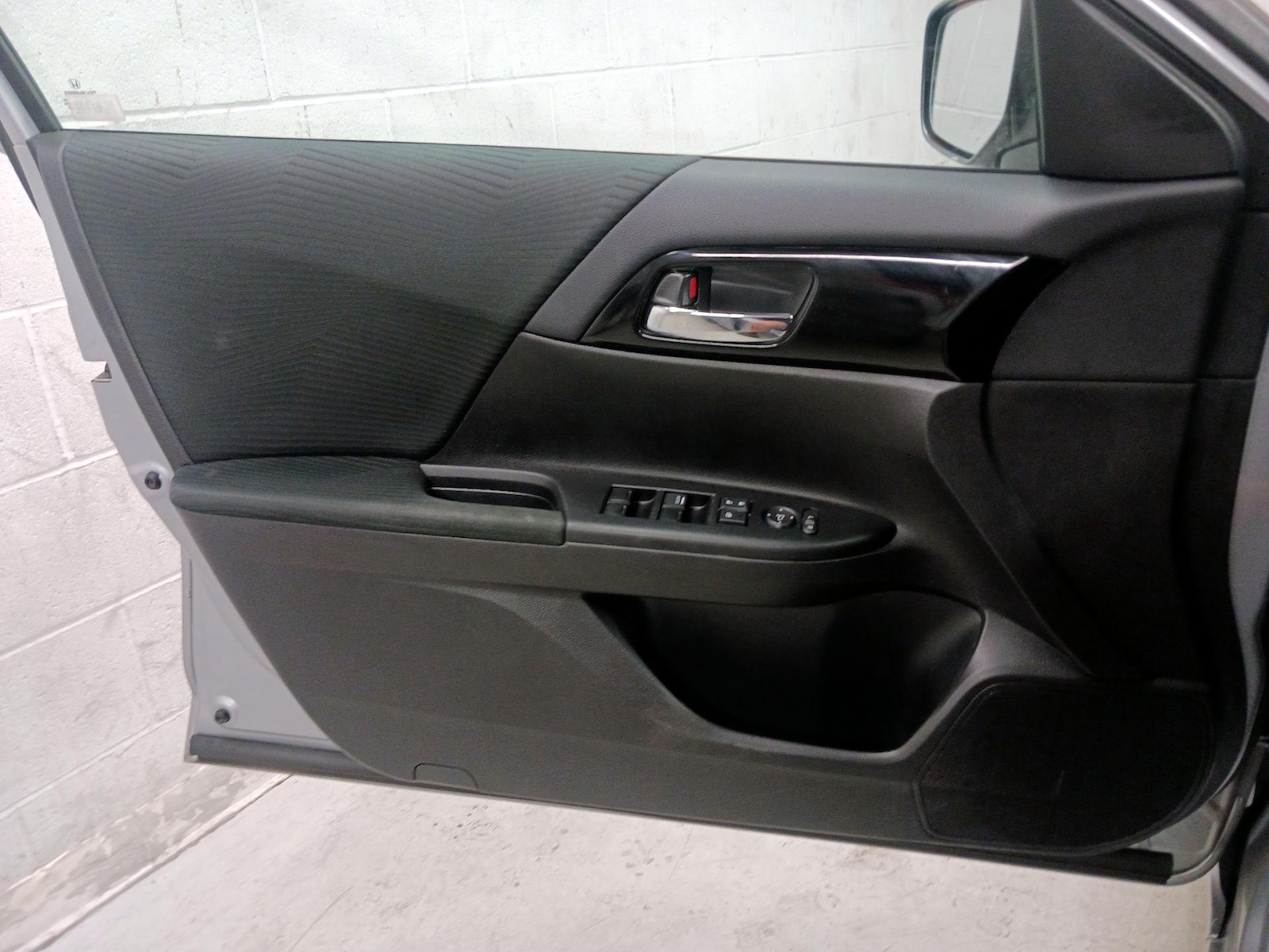 2016 Honda Accord LX - Photo 11
