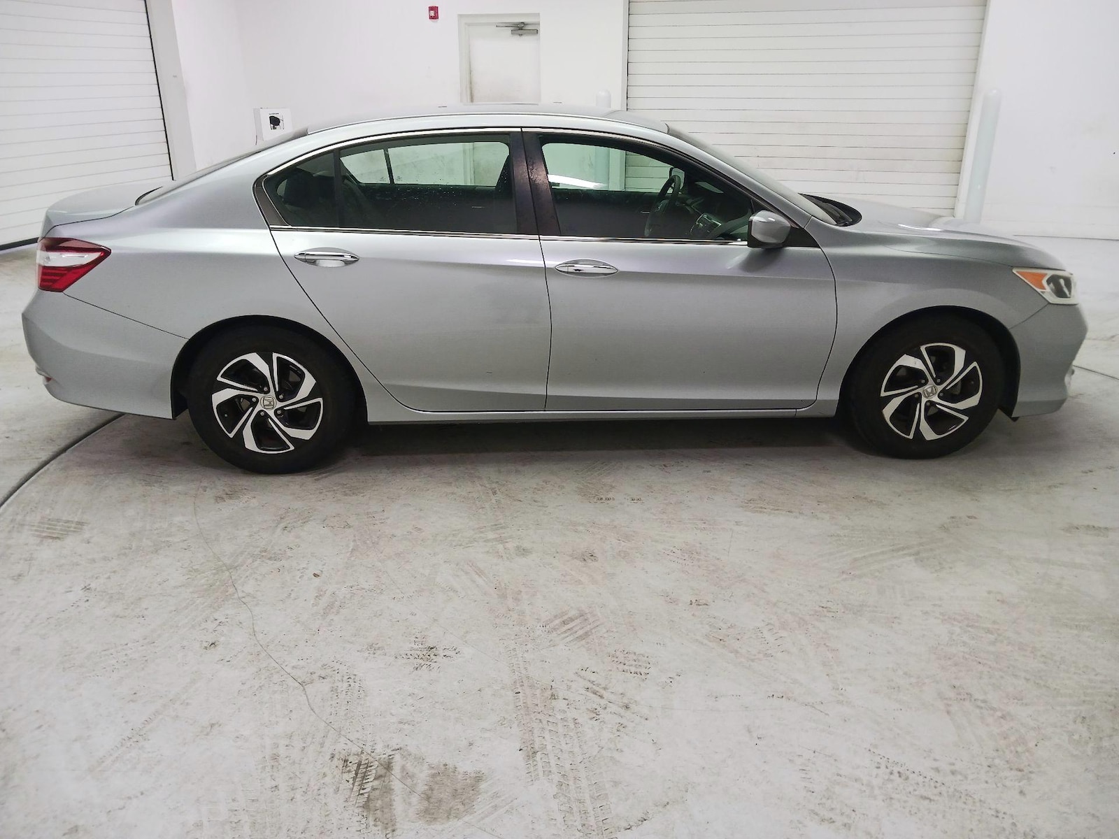2016 Honda Accord LX - Photo 4