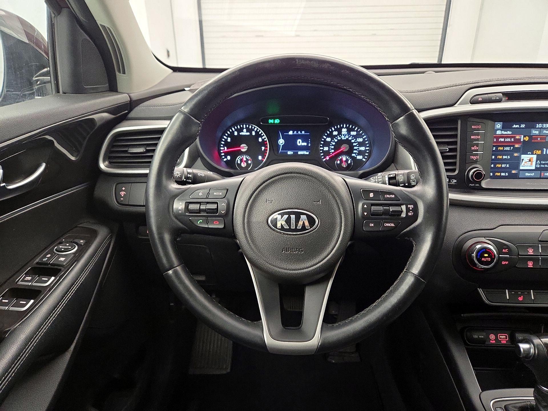 Thumbnail: 2017 Kia Sorento - 10