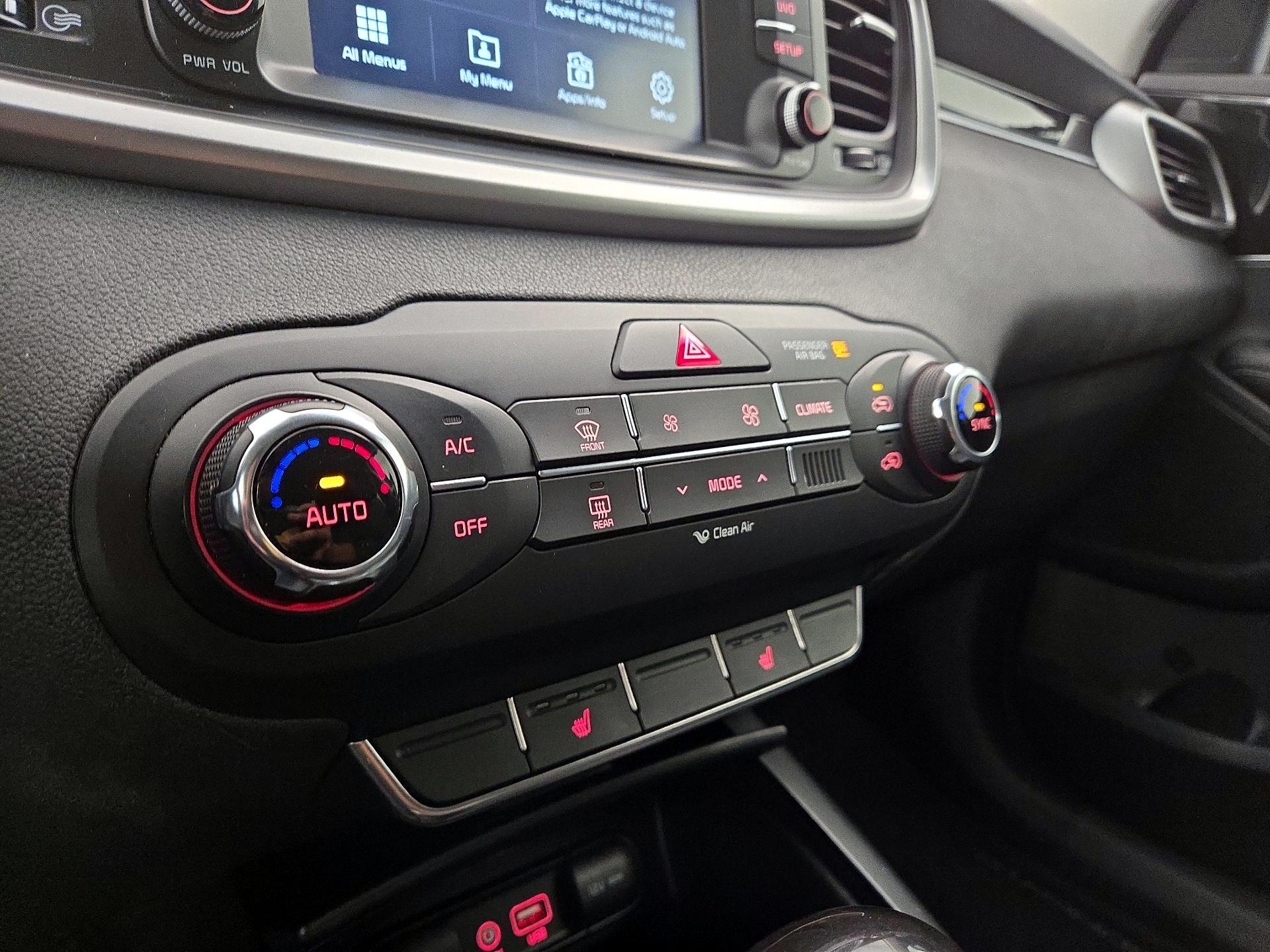 Thumbnail: 2017 Kia Sorento - 16