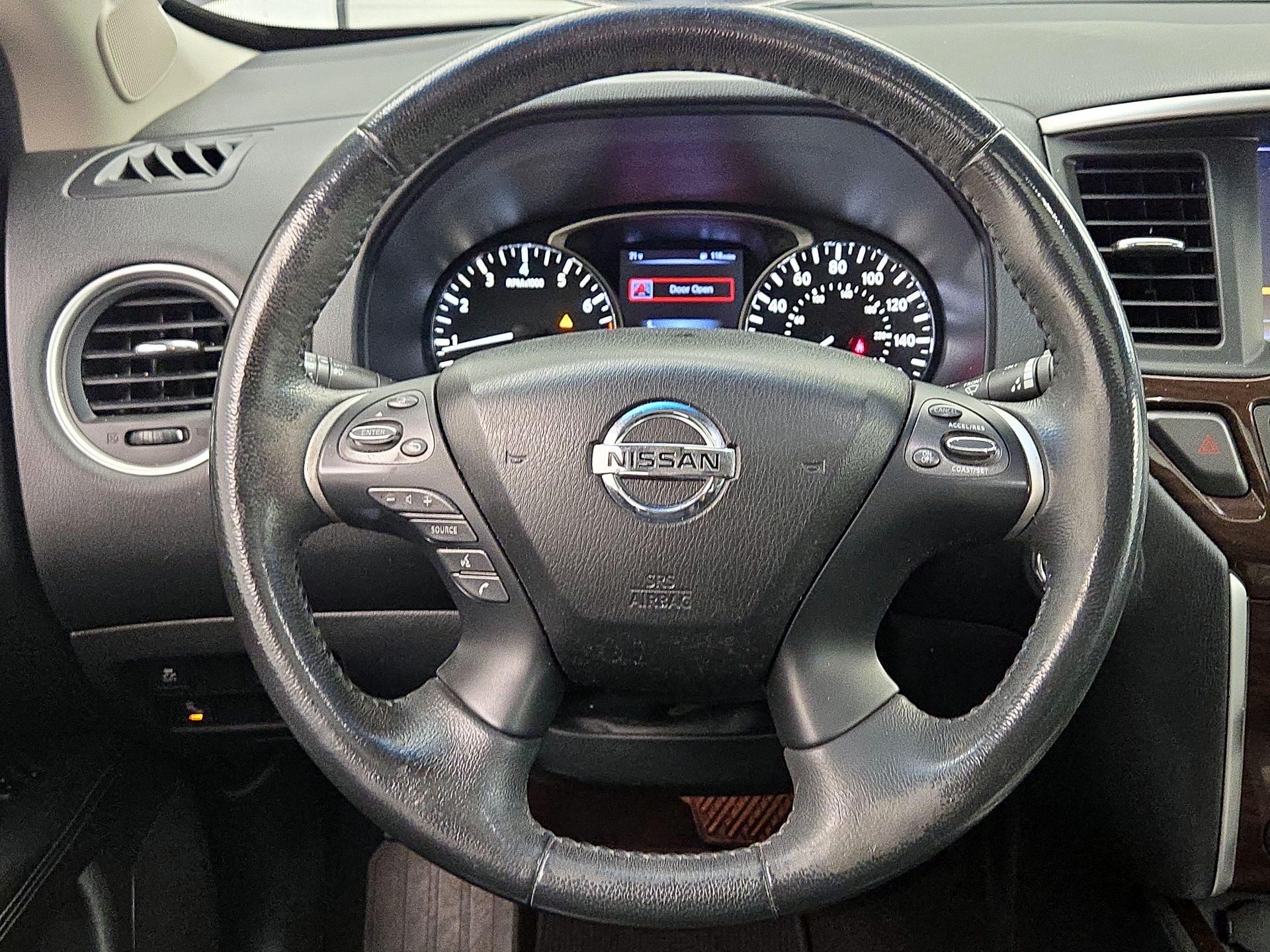 Thumbnail: 2015 Nissan Pathfinder - 10