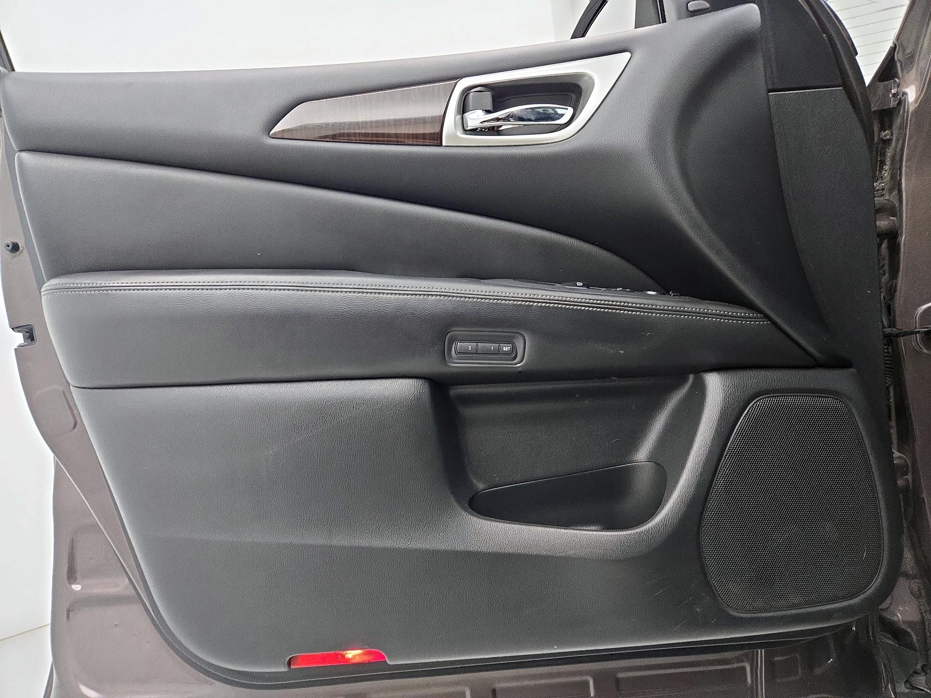 Thumbnail: 2015 Nissan Pathfinder - 12