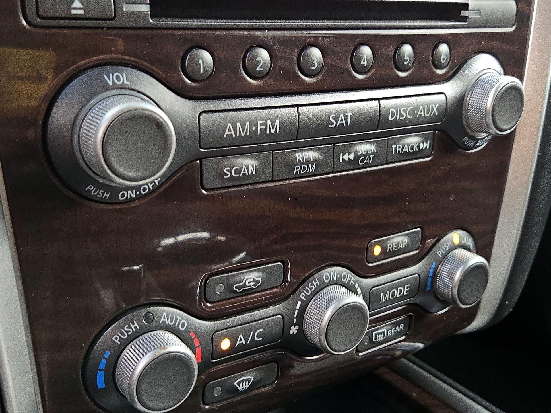 Thumbnail: 2015 Nissan Pathfinder - 17