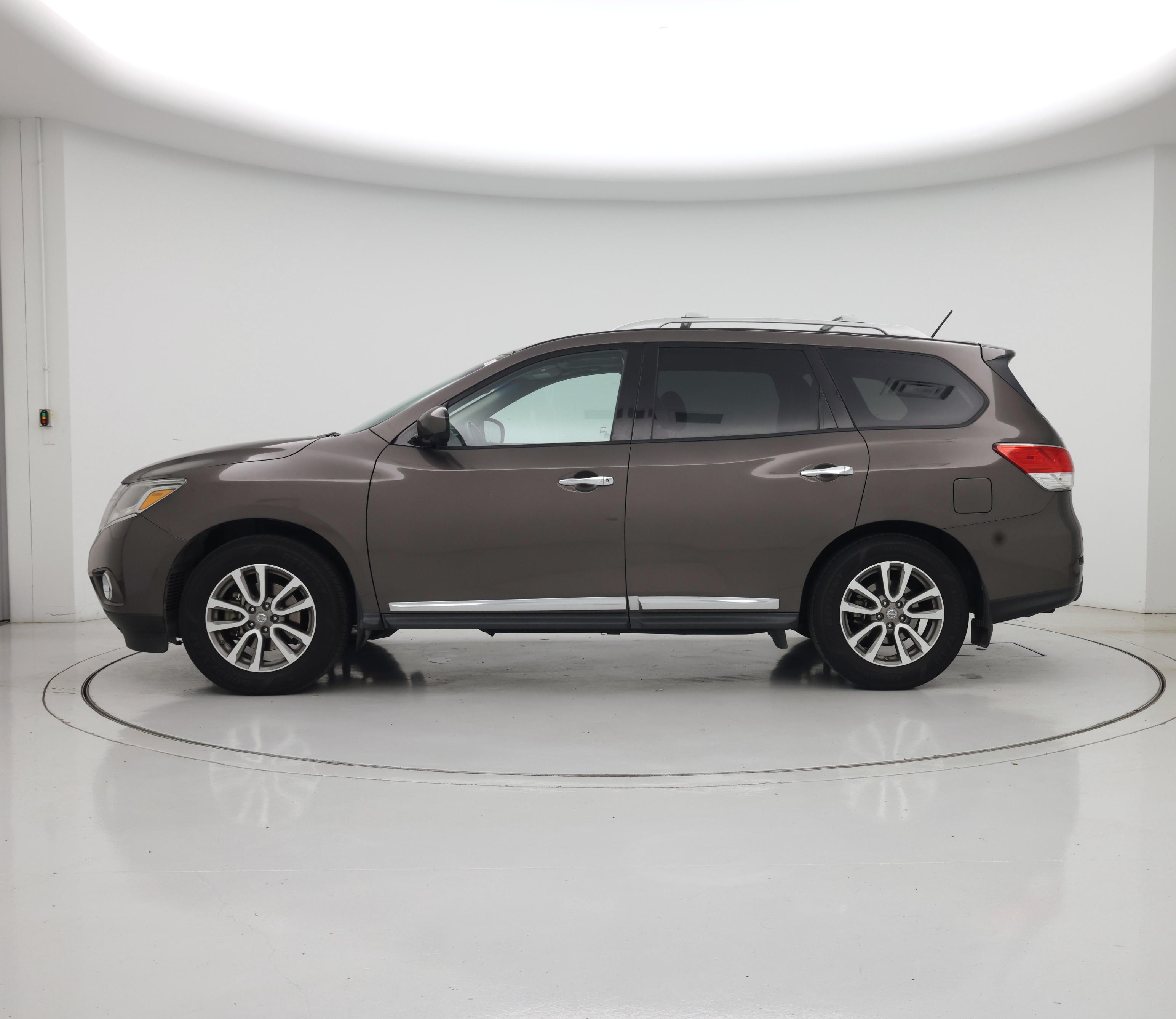 Thumbnail: 2015 Nissan Pathfinder - 3