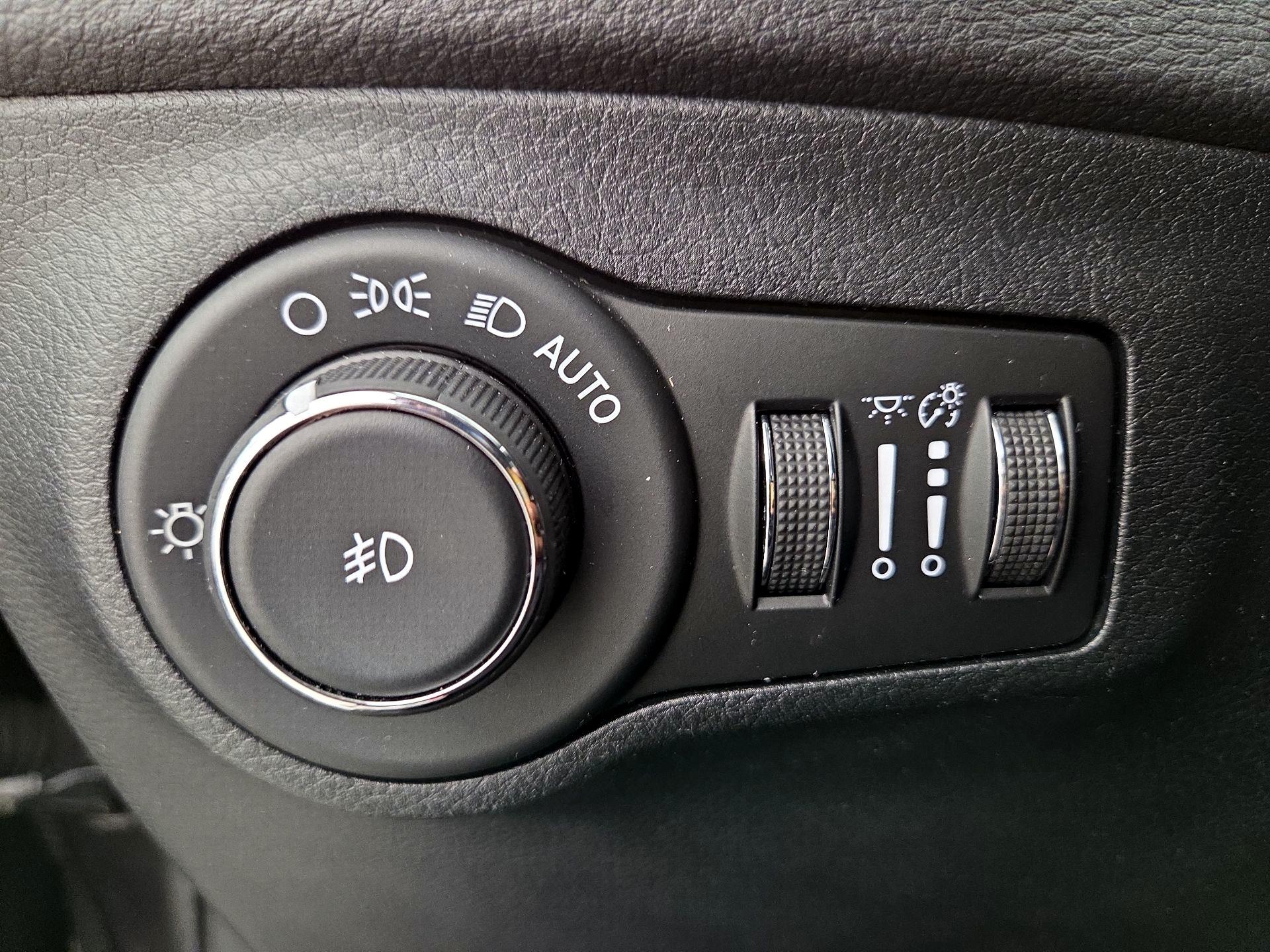 Thumbnail: 2018 Jeep Compass - 13