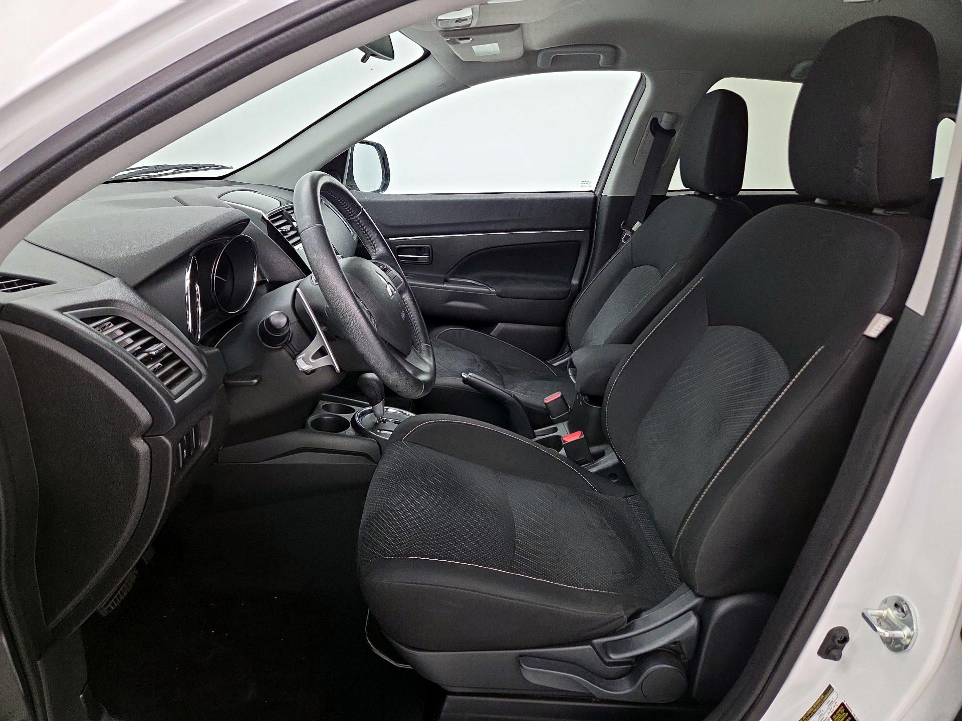 Thumbnail: 2015 Mitsubishi Outlander Sport - 11