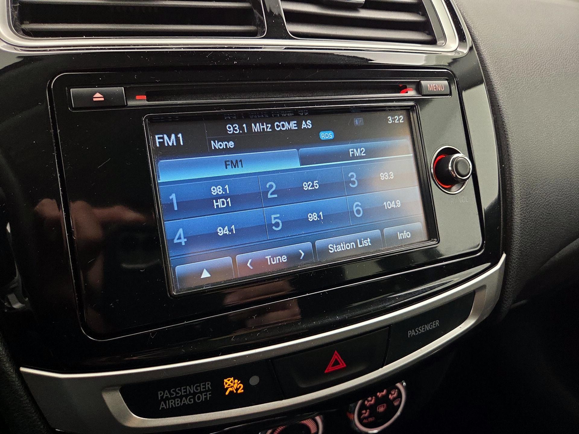 Thumbnail: 2015 Mitsubishi Outlander Sport - 15