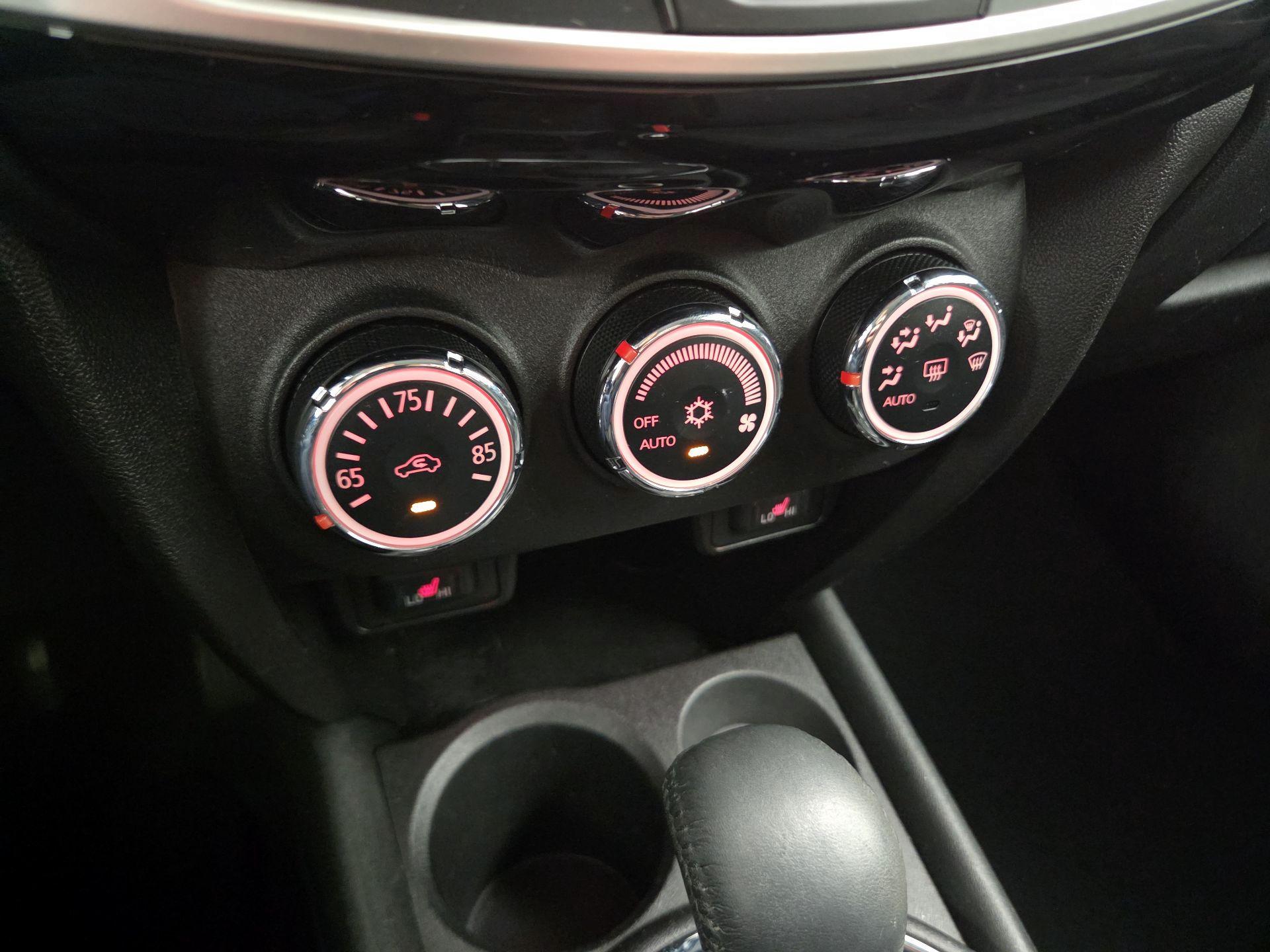 Thumbnail: 2015 Mitsubishi Outlander Sport - 16