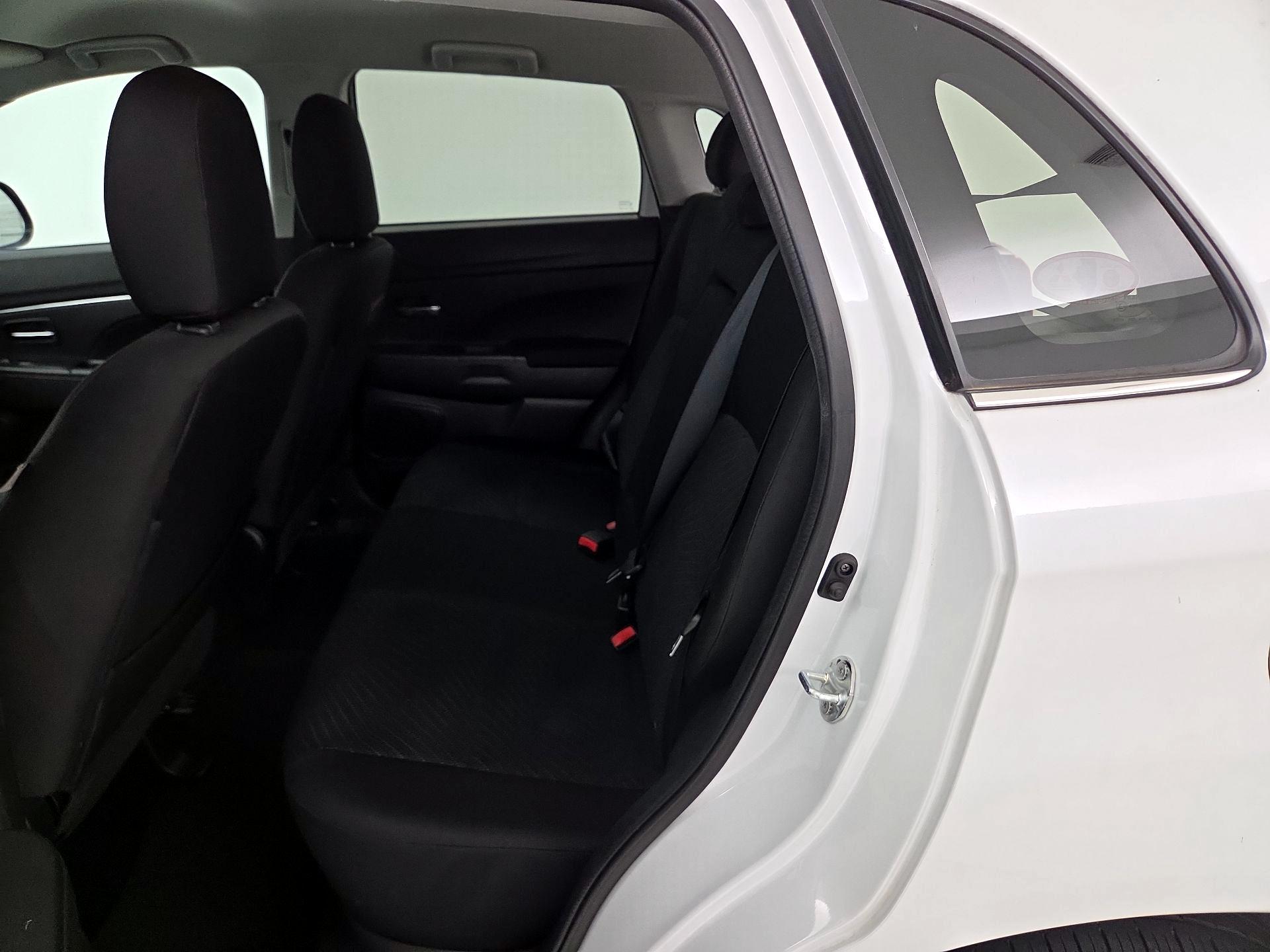 Thumbnail: 2015 Mitsubishi Outlander Sport - 19