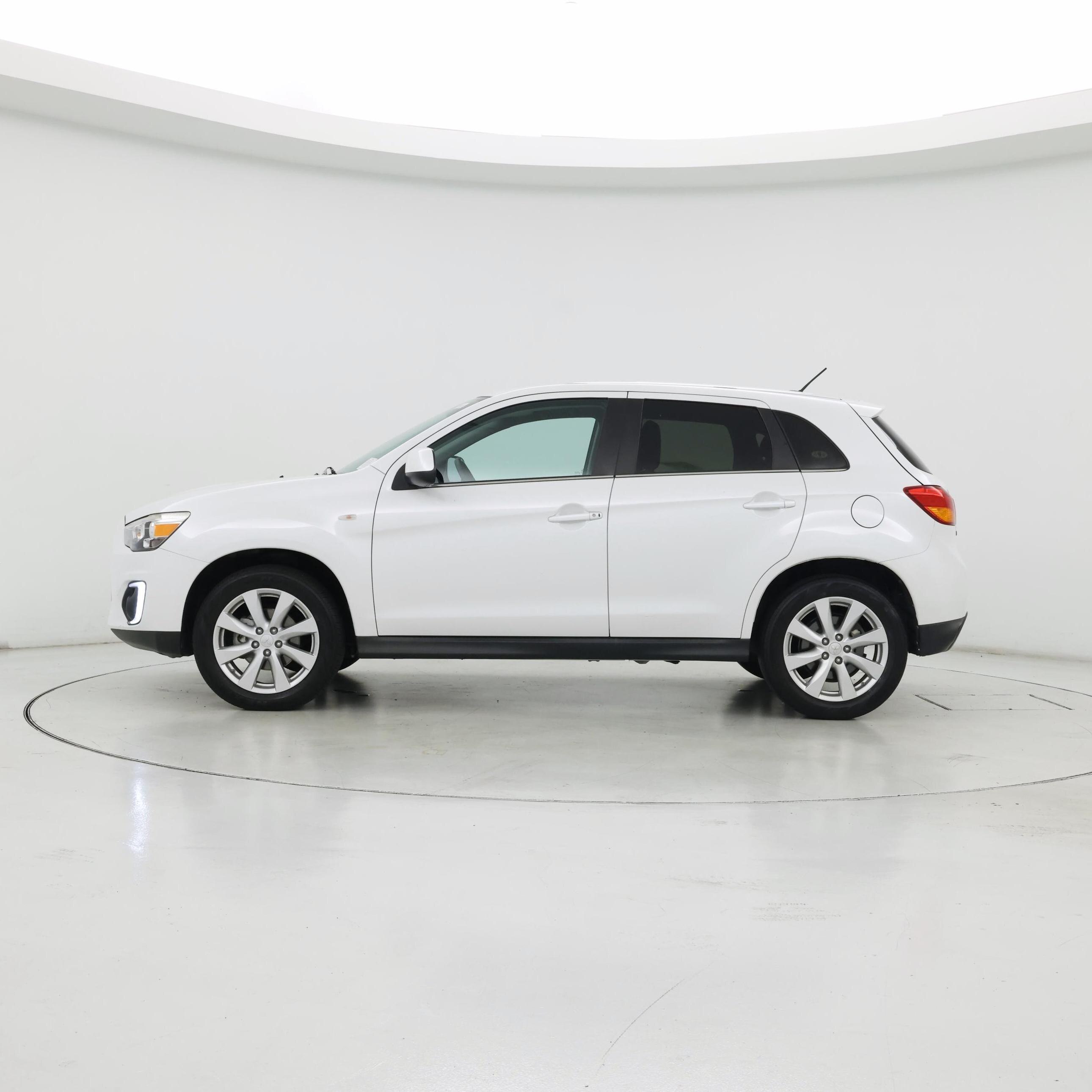 Thumbnail: 2015 Mitsubishi Outlander Sport - 3