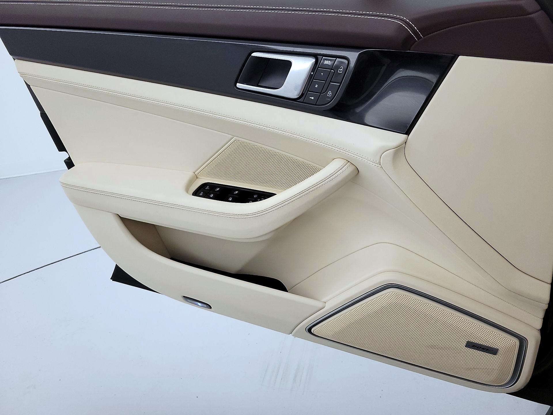 Thumbnail: 2021 Porsche Panamera - 12