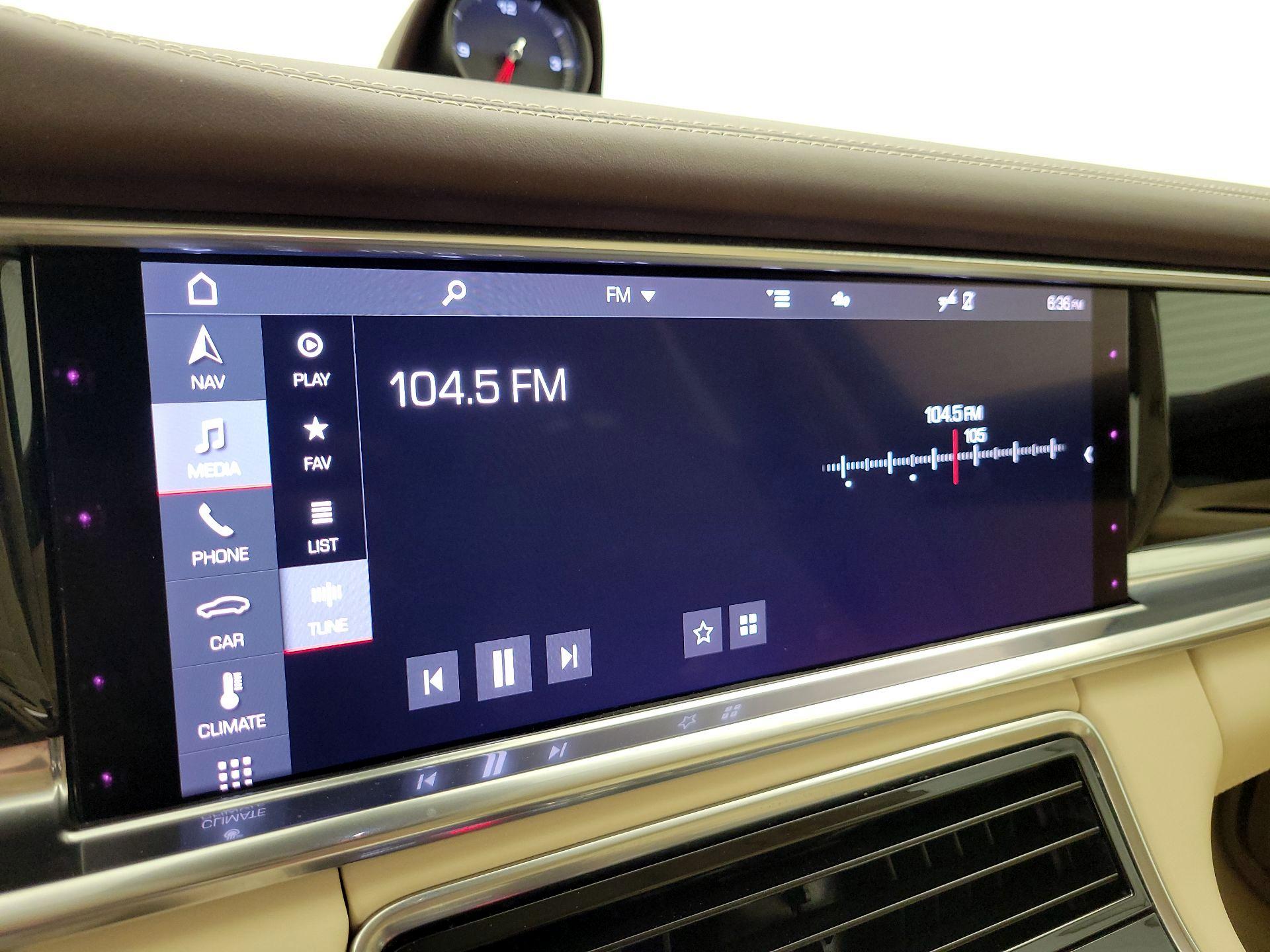 Thumbnail: 2021 Porsche Panamera - 16