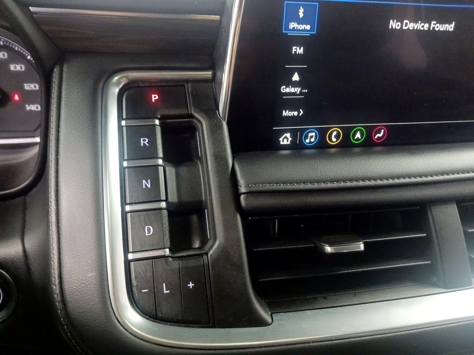 2021 Chevrolet Suburban LT - Photo 16