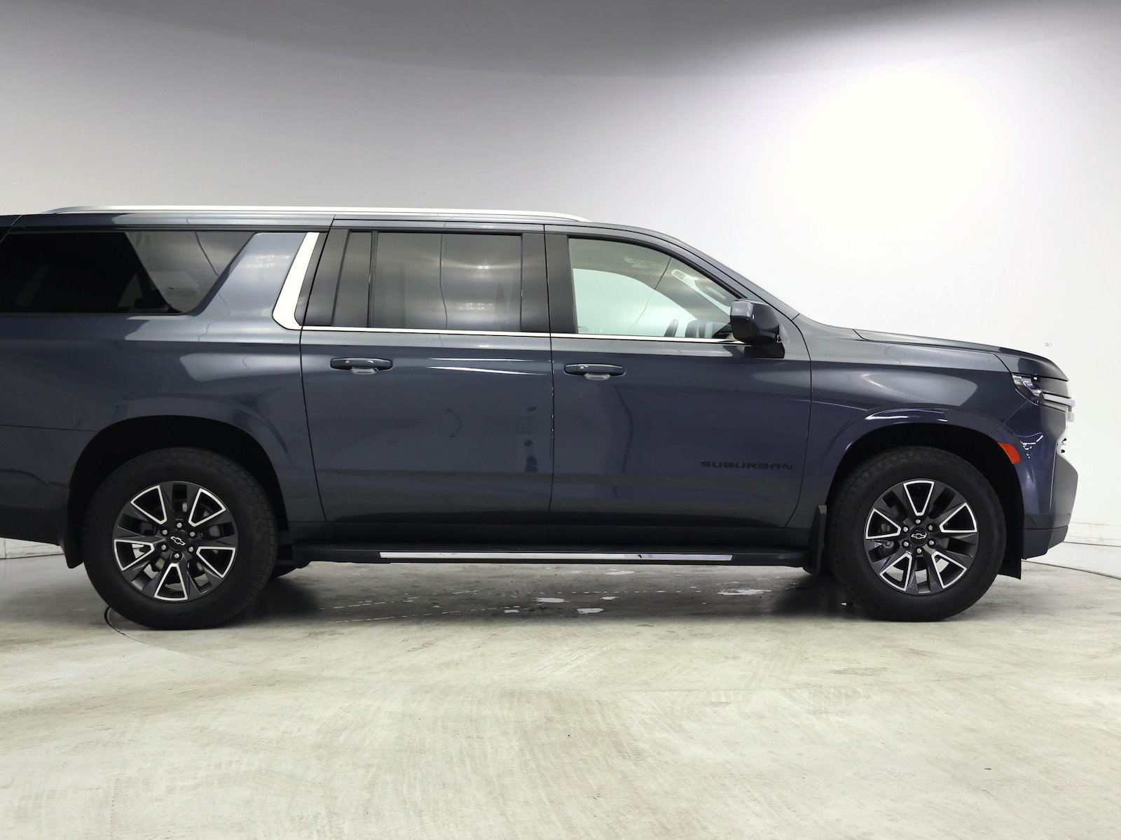 2021 Chevrolet Suburban LT - Photo 8
