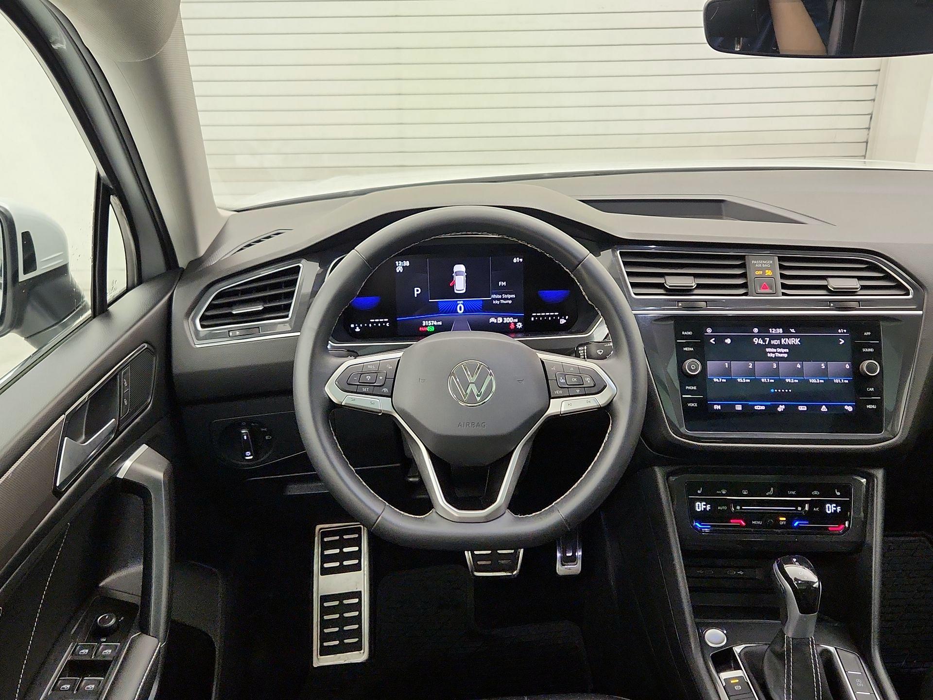 Thumbnail: 2023 Volkswagen Tiguan - 10