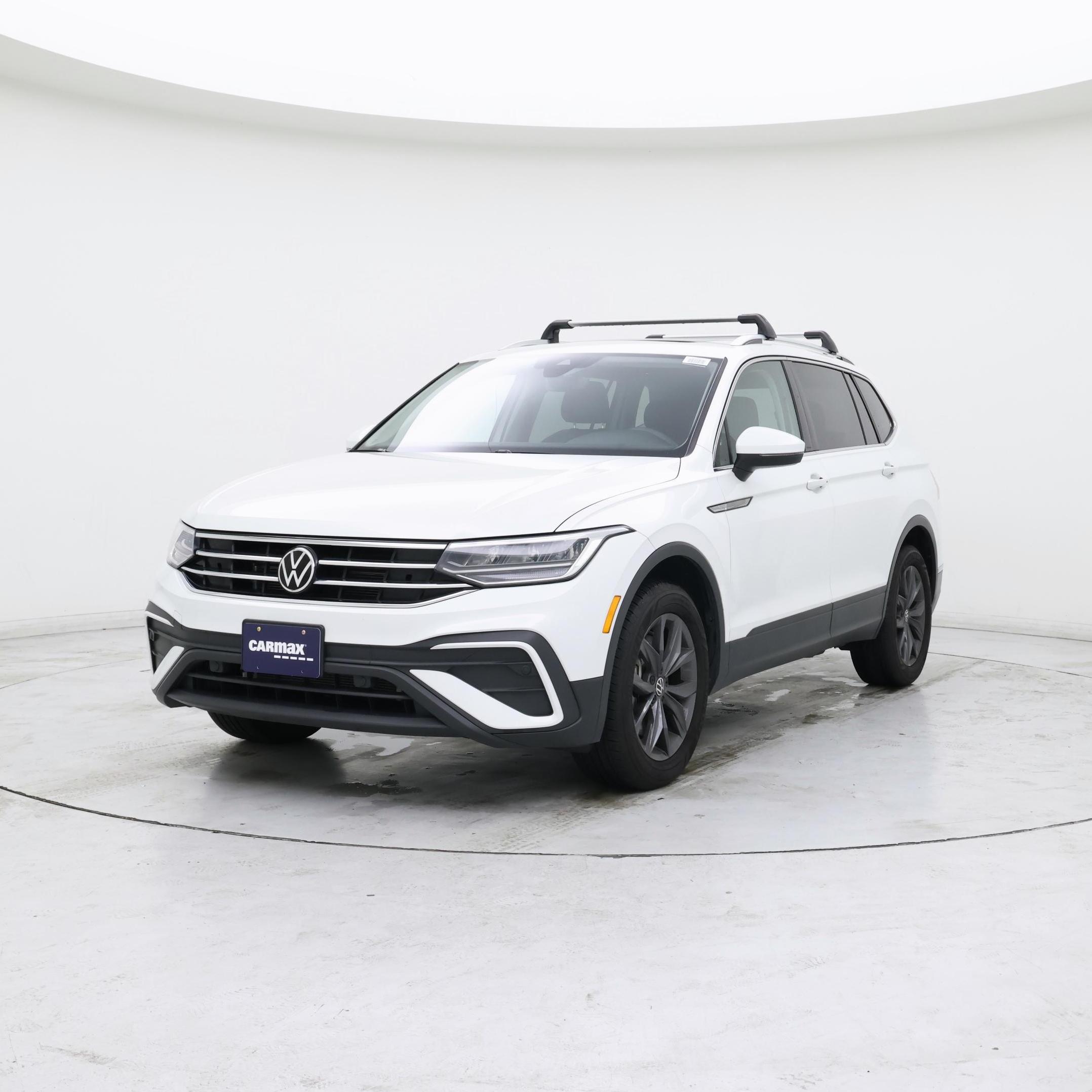 Thumbnail: 2023 Volkswagen Tiguan - 4