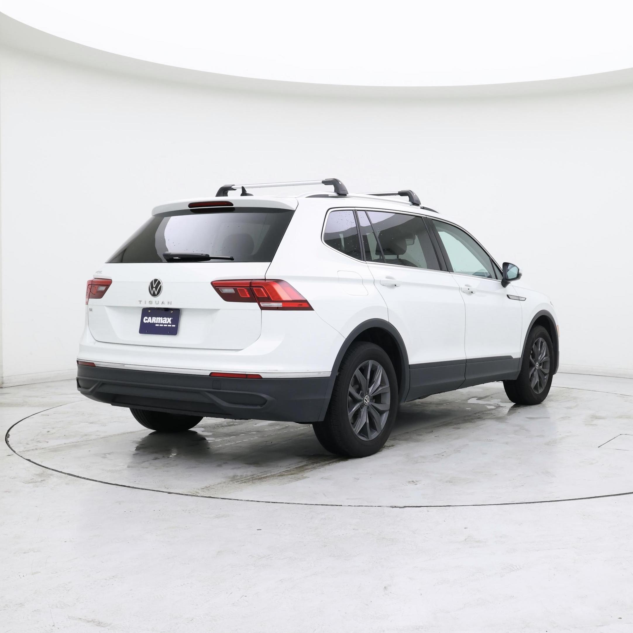 Thumbnail: 2023 Volkswagen Tiguan - 8