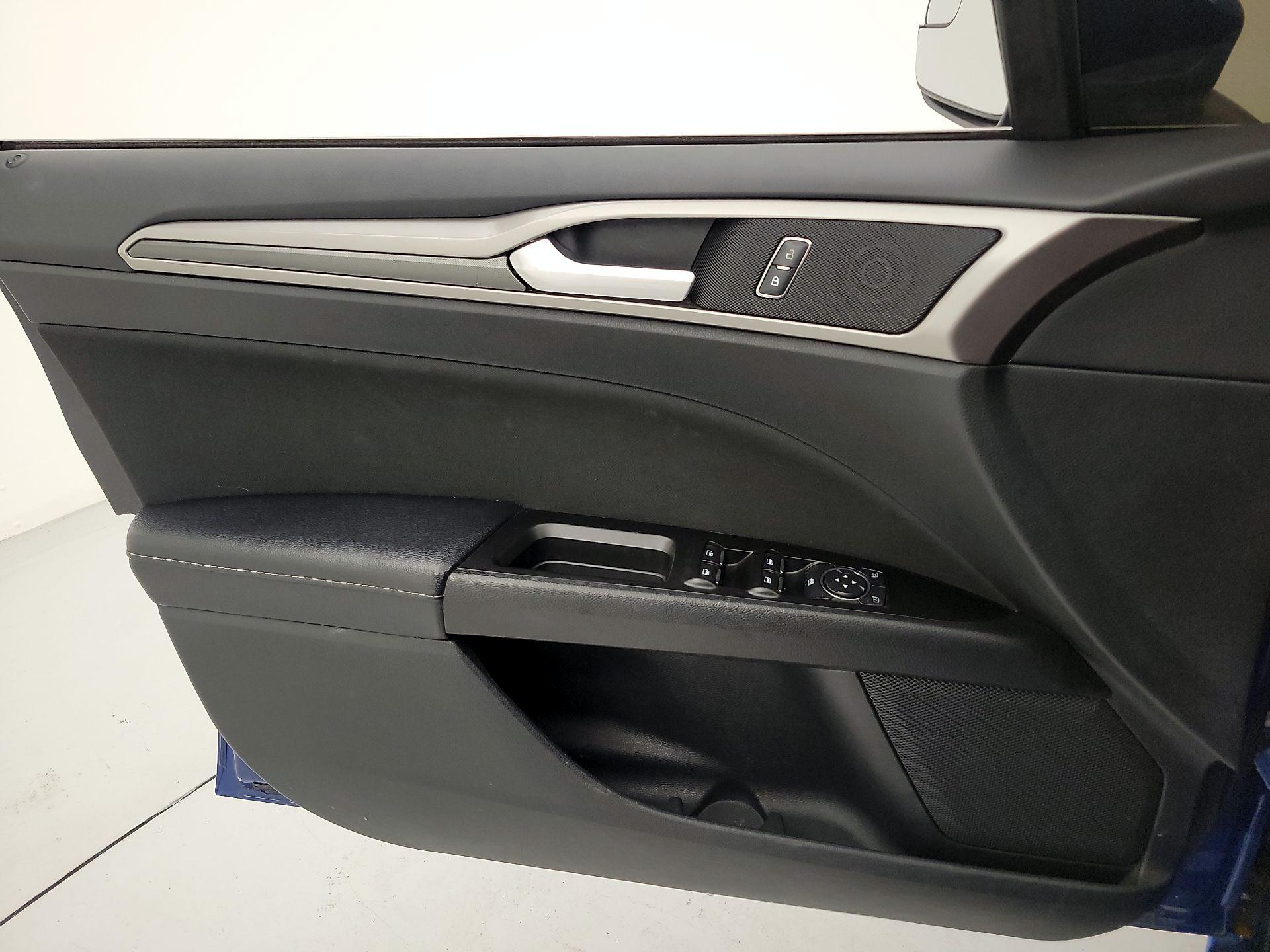 Thumbnail: 2017 Ford Fusion - 12