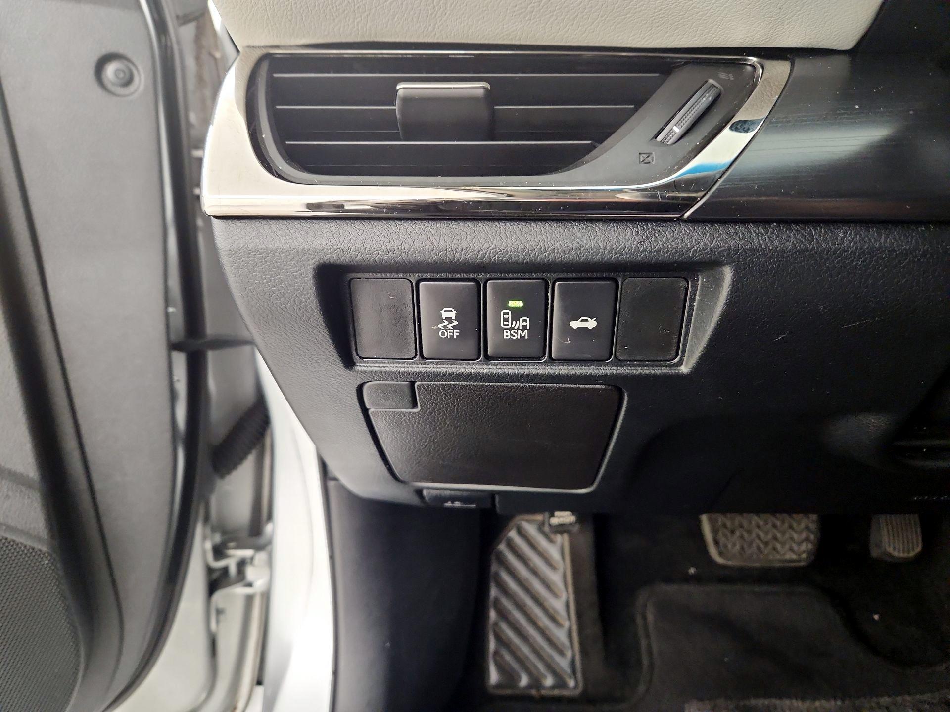 Thumbnail: 2016 Toyota Avalon - 13
