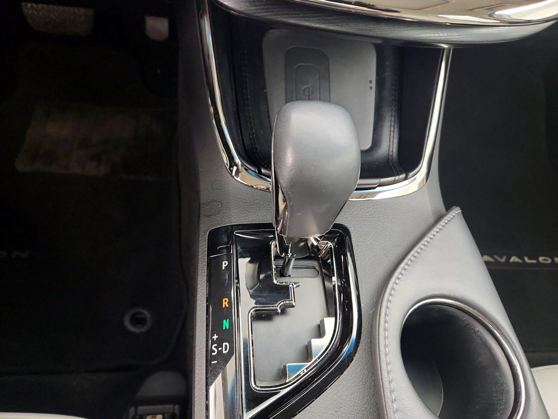 Thumbnail: 2016 Toyota Avalon - 18