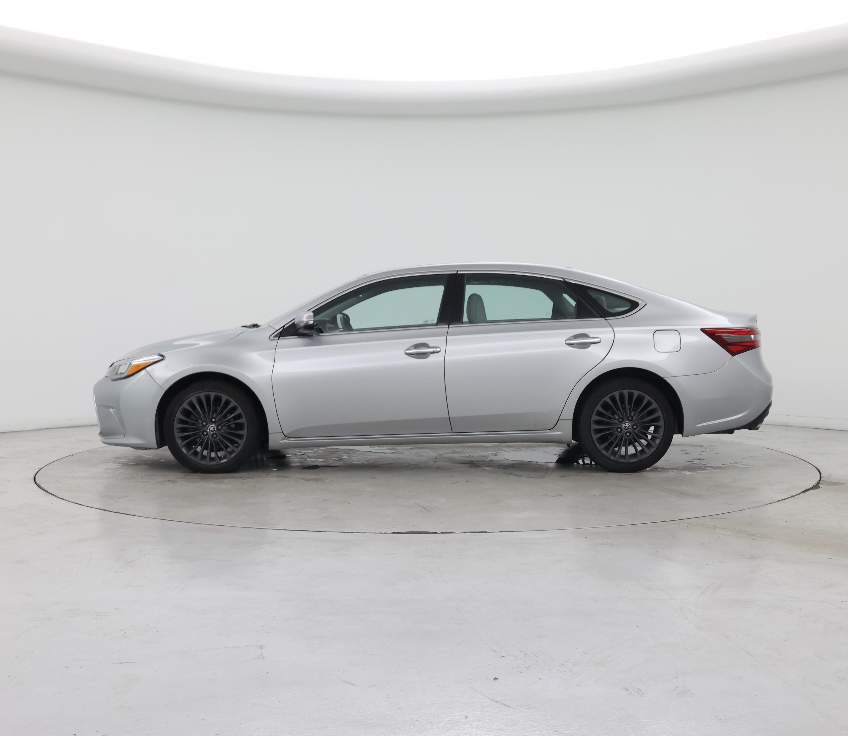 Thumbnail: 2016 Toyota Avalon - 3