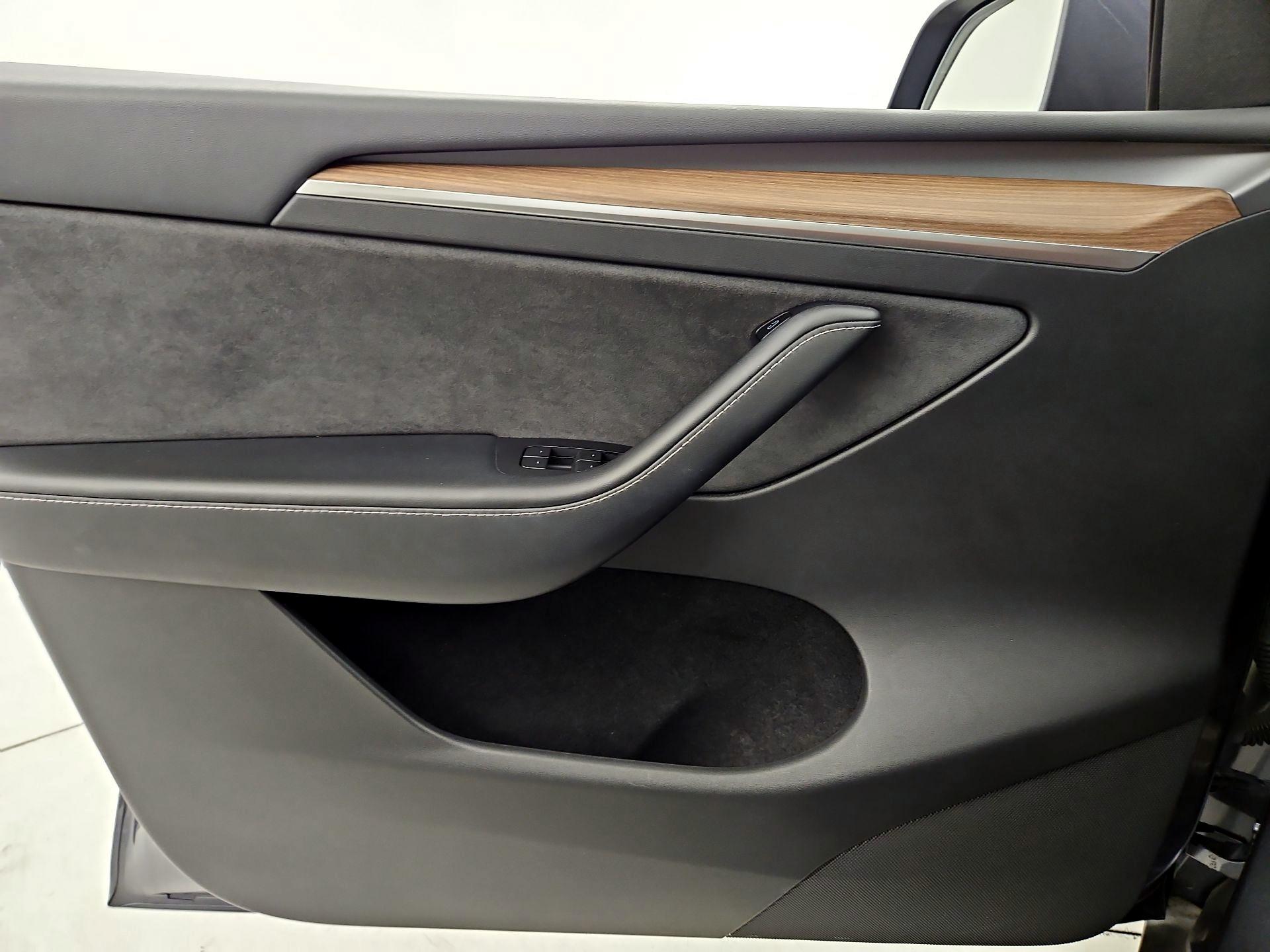 Thumbnail: 2023 Tesla Model Y - 12