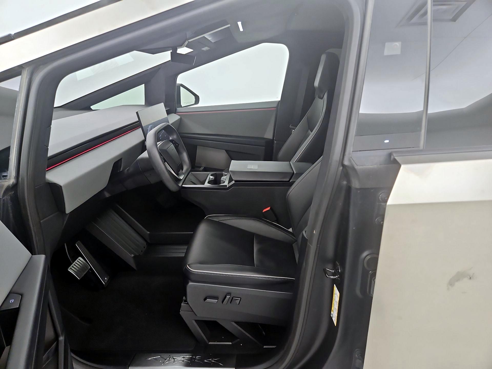 Thumbnail: 2025 Tesla Cybertruck - 11