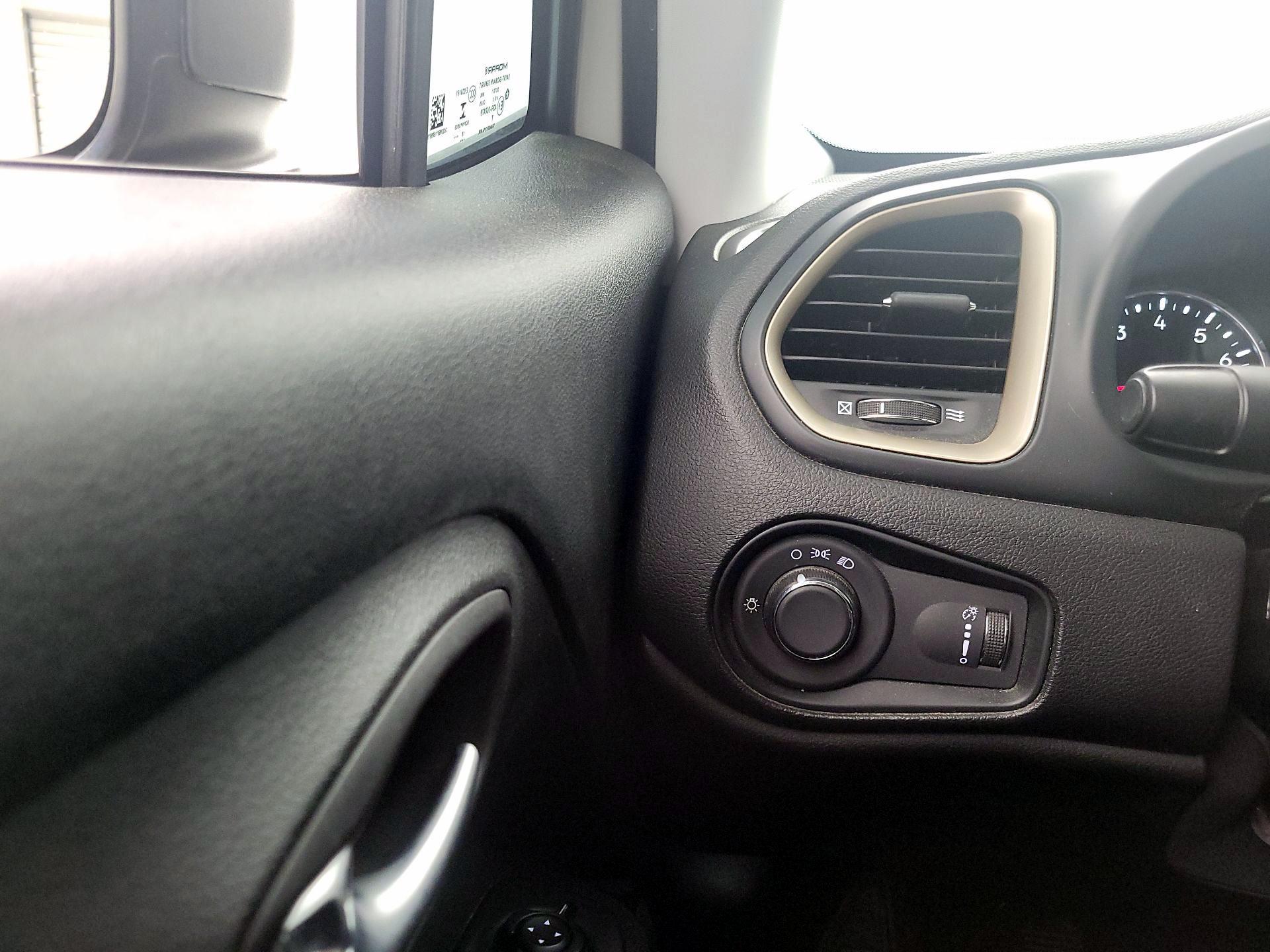 Thumbnail: 2017 Jeep Renegade - 13