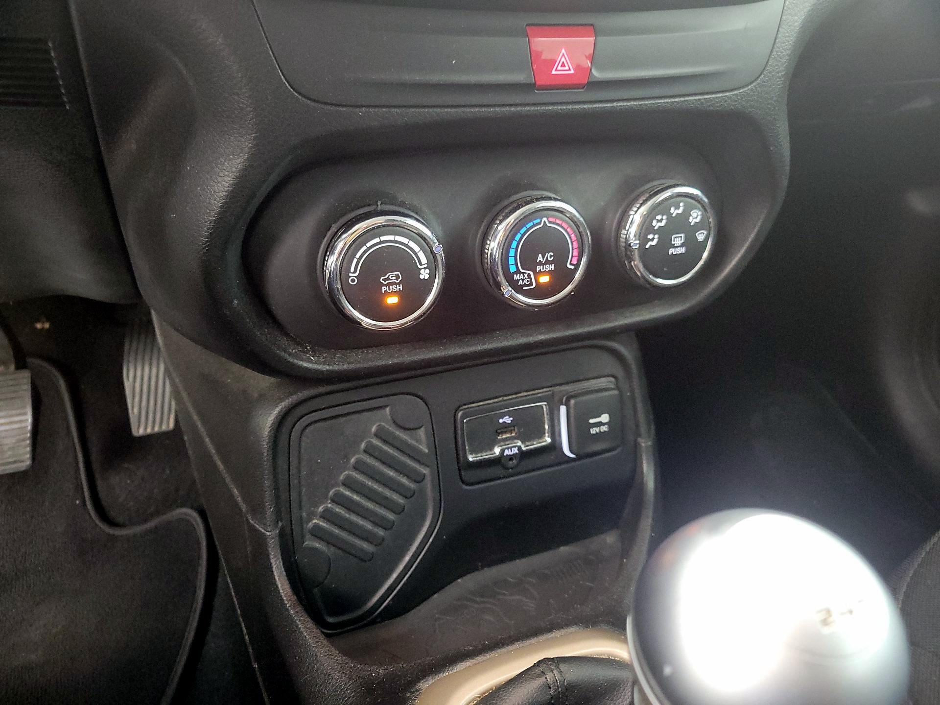 Thumbnail: 2017 Jeep Renegade - 15