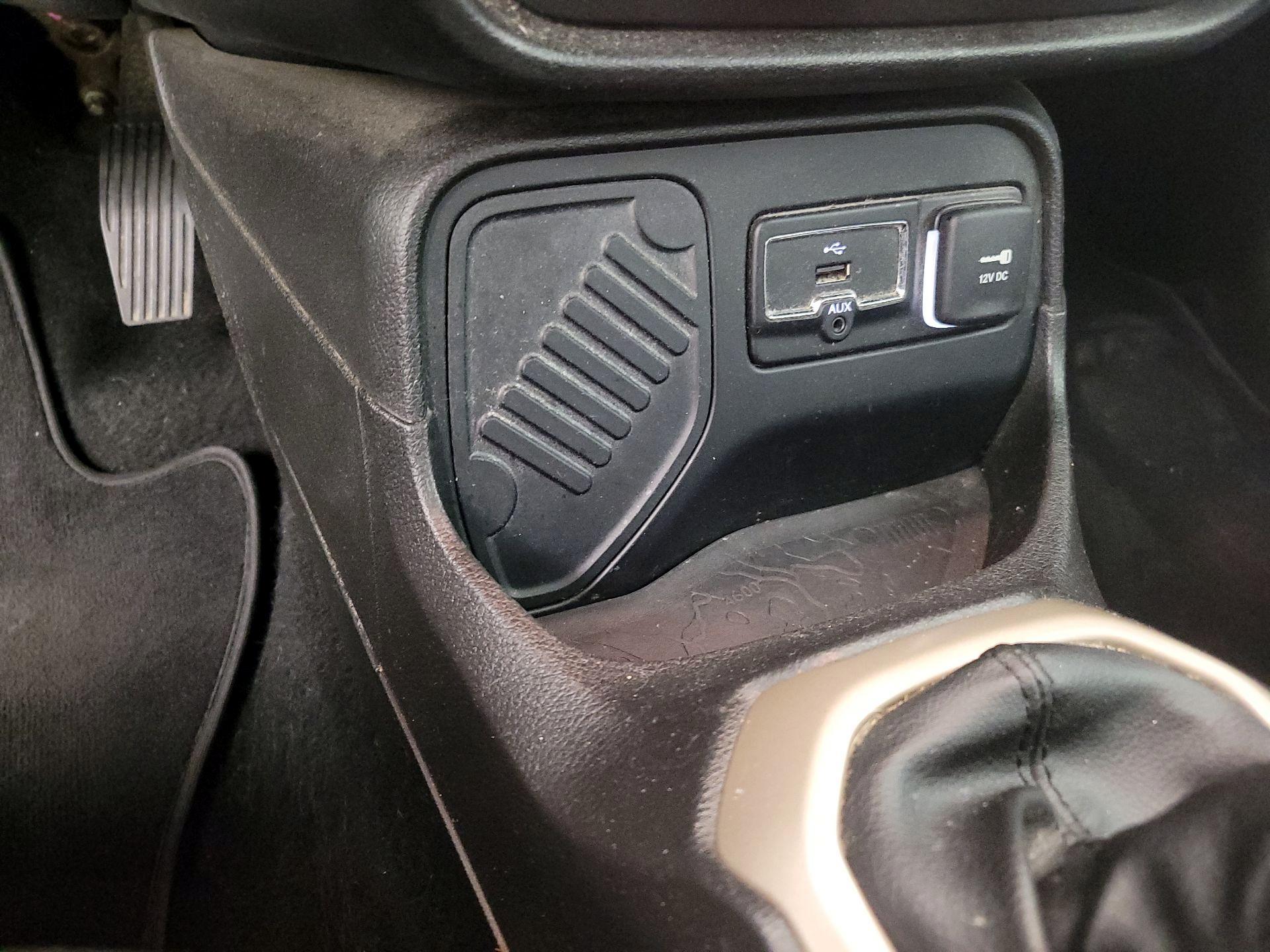 Thumbnail: 2017 Jeep Renegade - 17