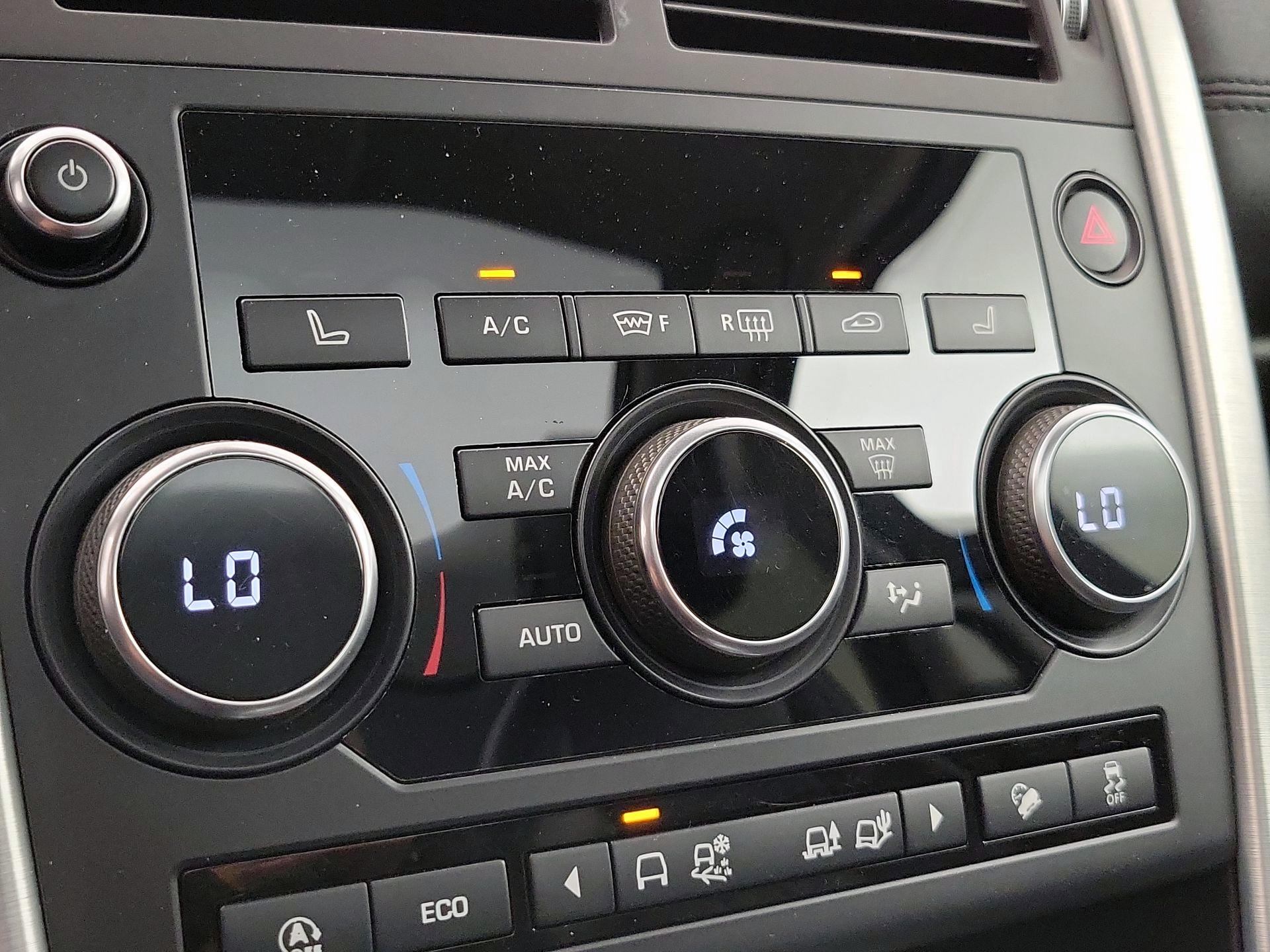 Thumbnail: 2019 Land Rover Discovery Sport - 17