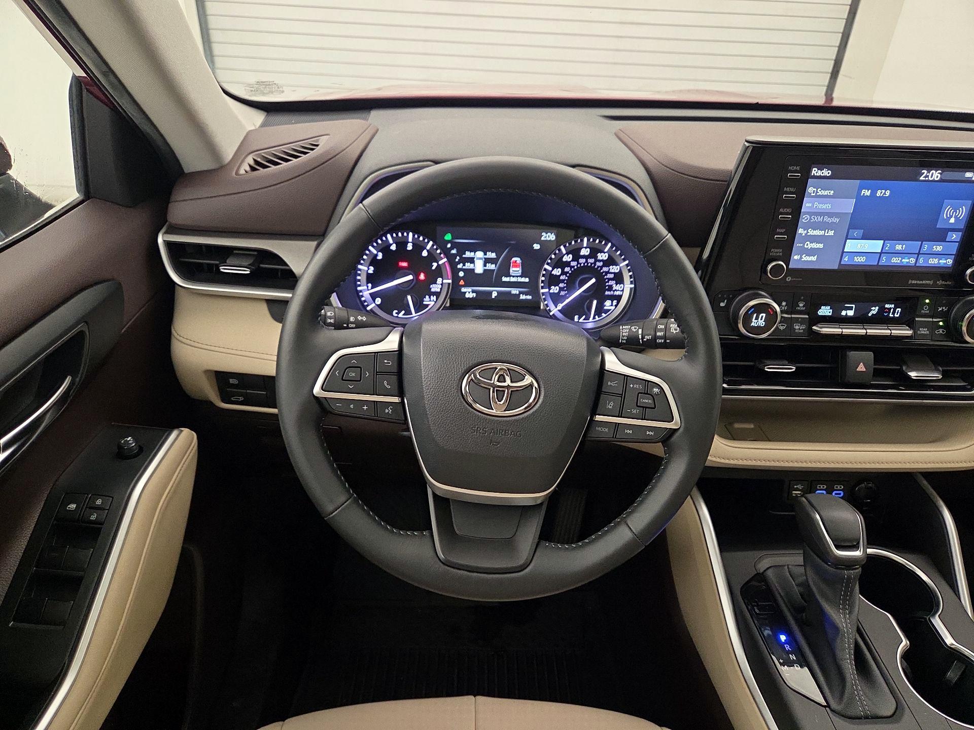 Thumbnail: 2022 Toyota Highlander - 10