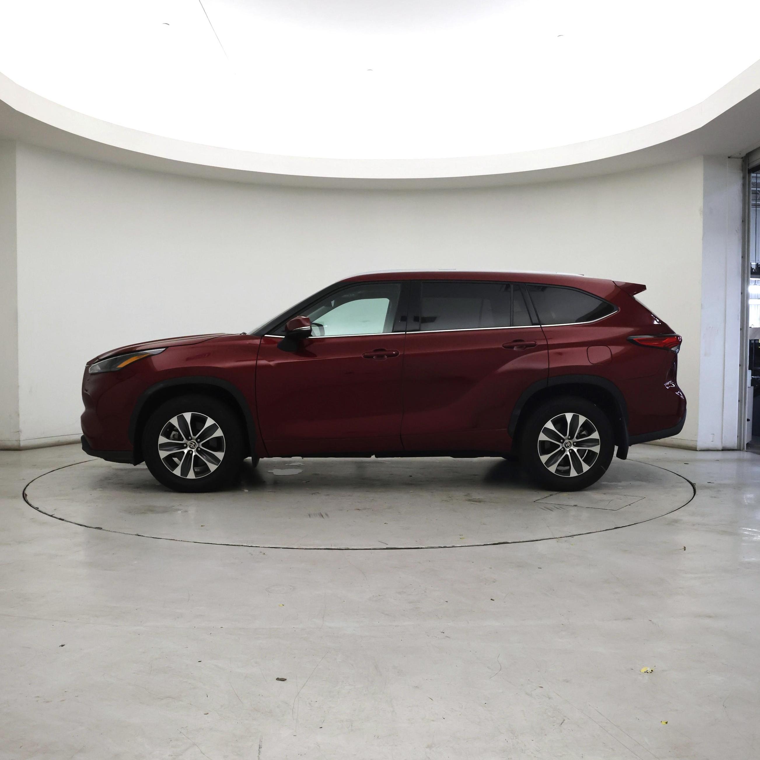 Thumbnail: 2022 Toyota Highlander - 3