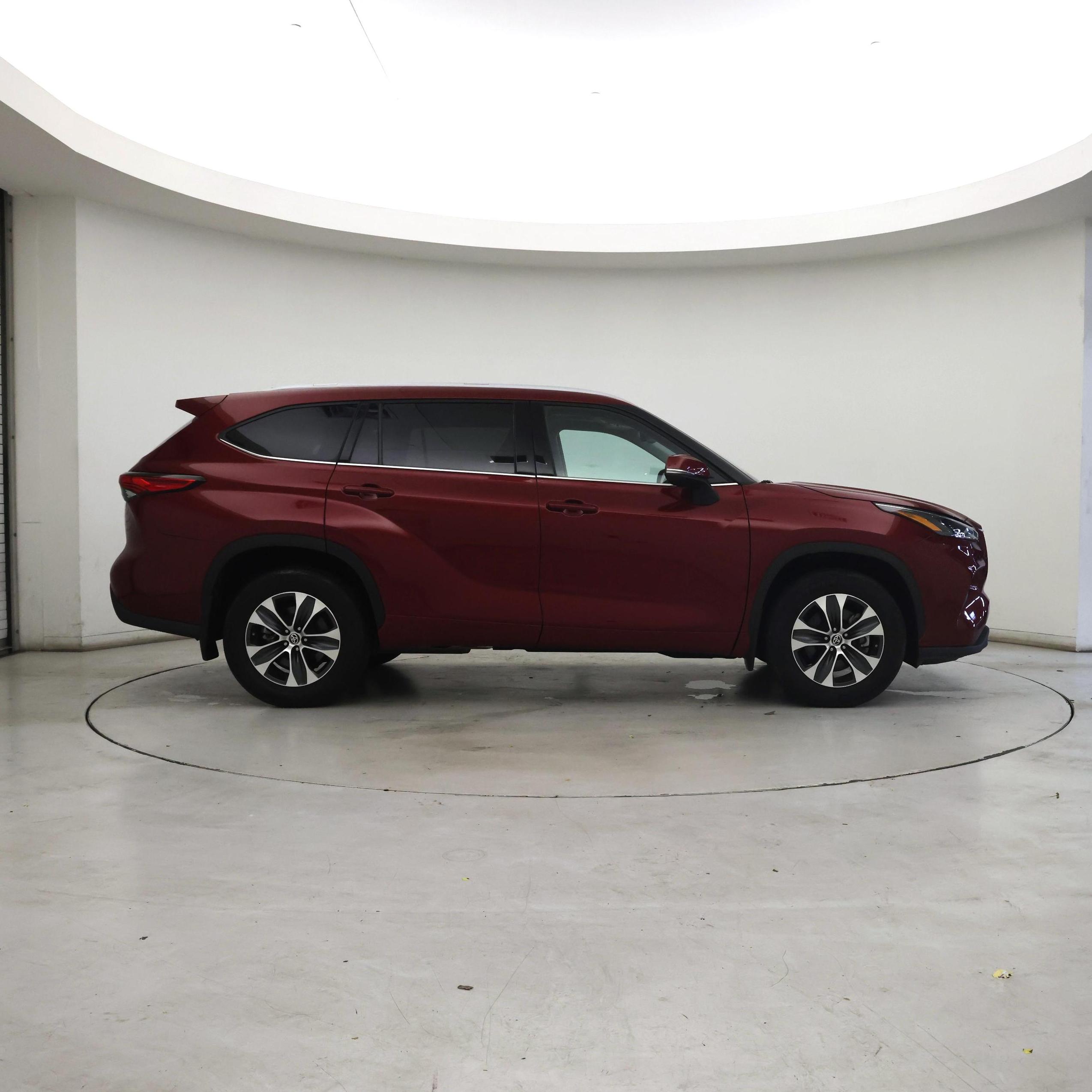 Thumbnail: 2022 Toyota Highlander - 7