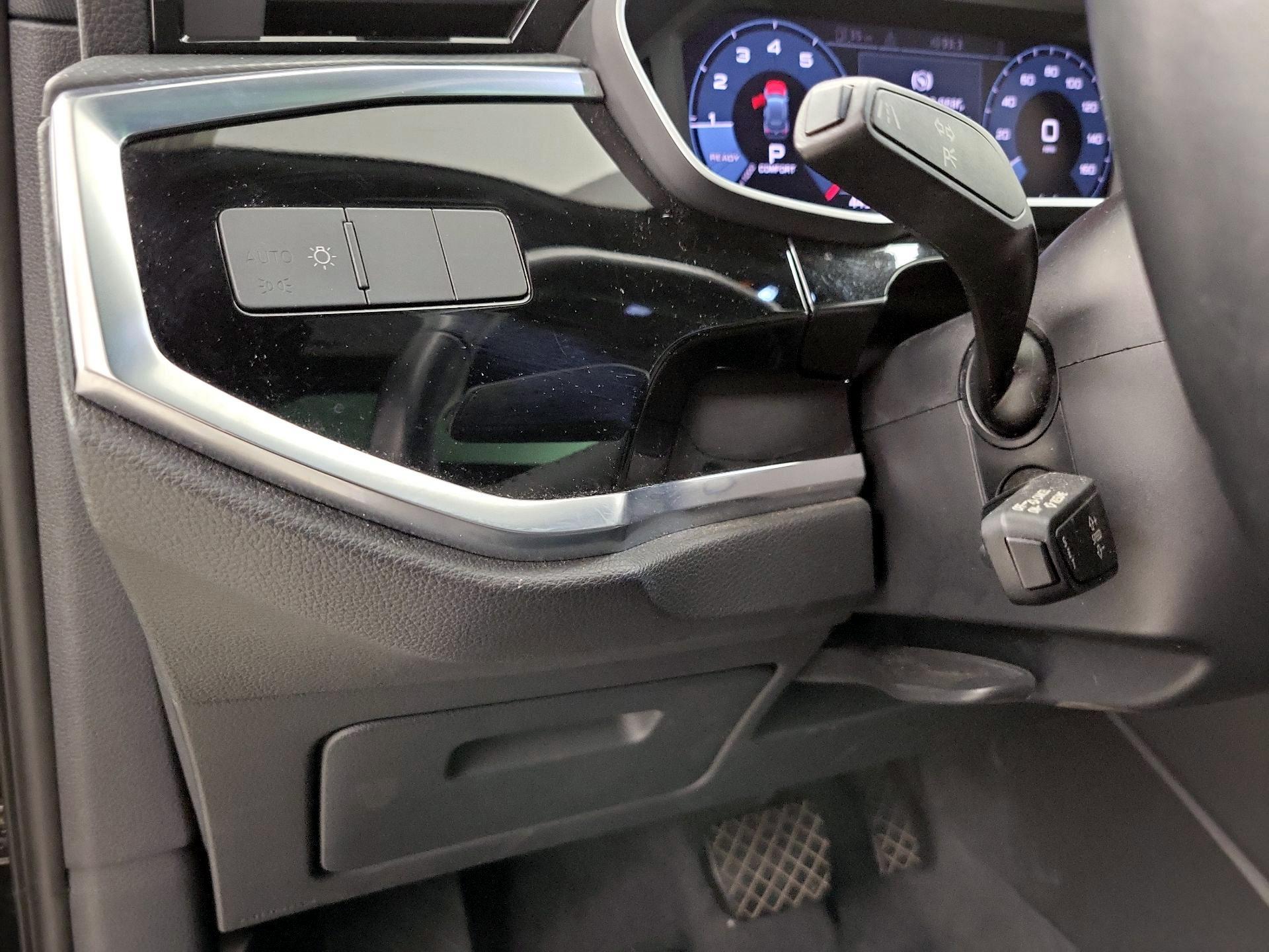 Thumbnail: 2020 Audi Q3 - 13
