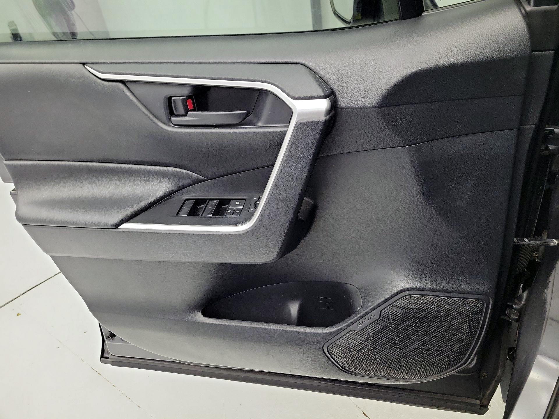 Thumbnail: 2019 Toyota RAV4 - 12