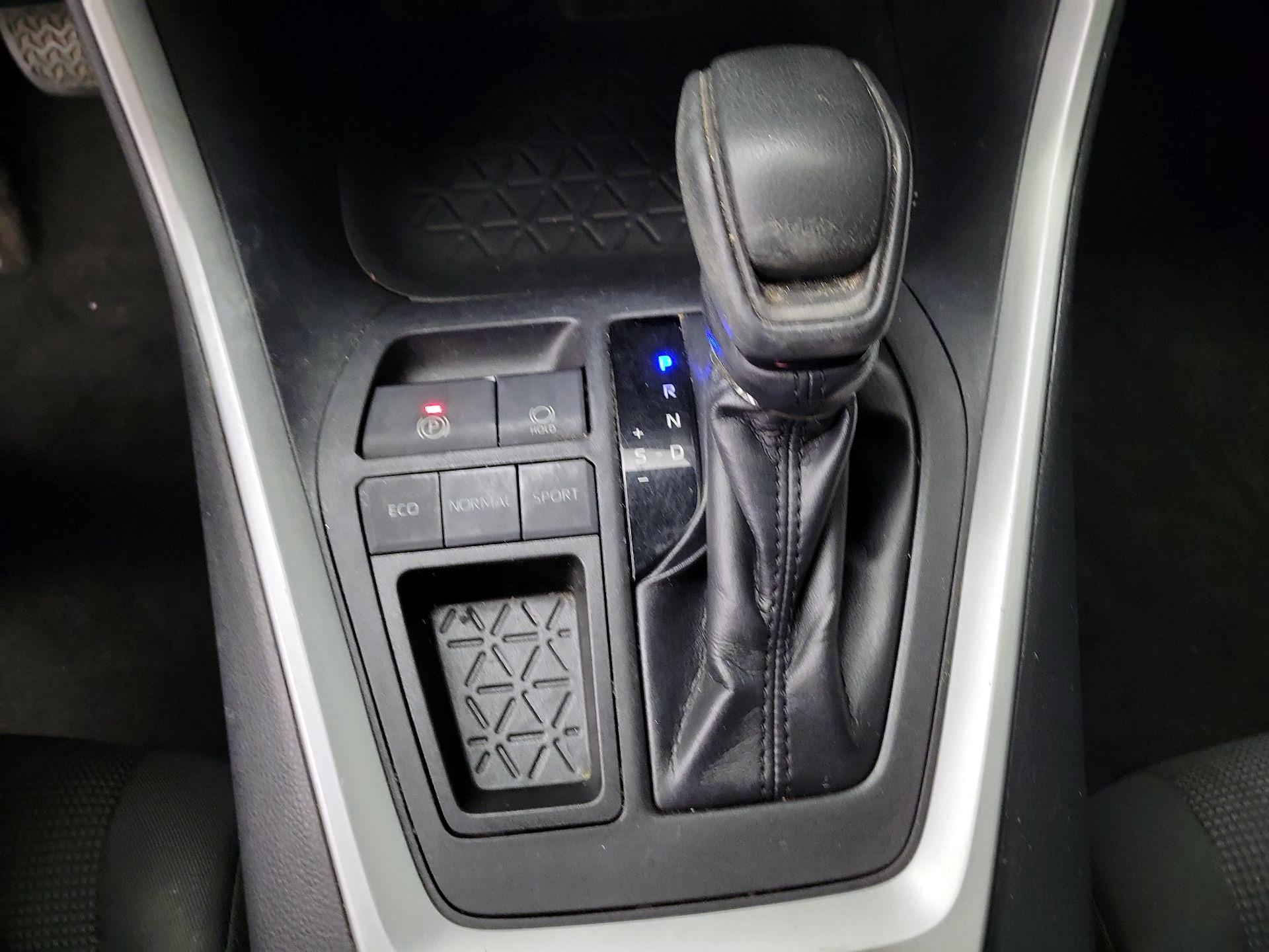 Thumbnail: 2019 Toyota RAV4 - 17
