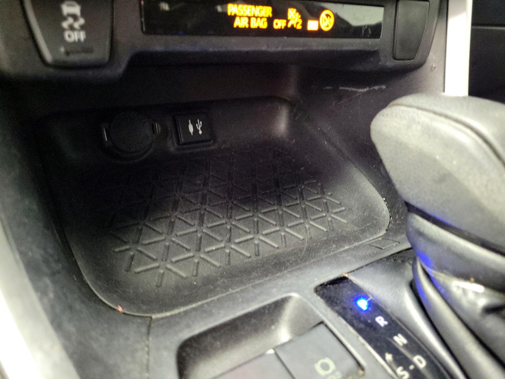 Thumbnail: 2019 Toyota RAV4 - 18
