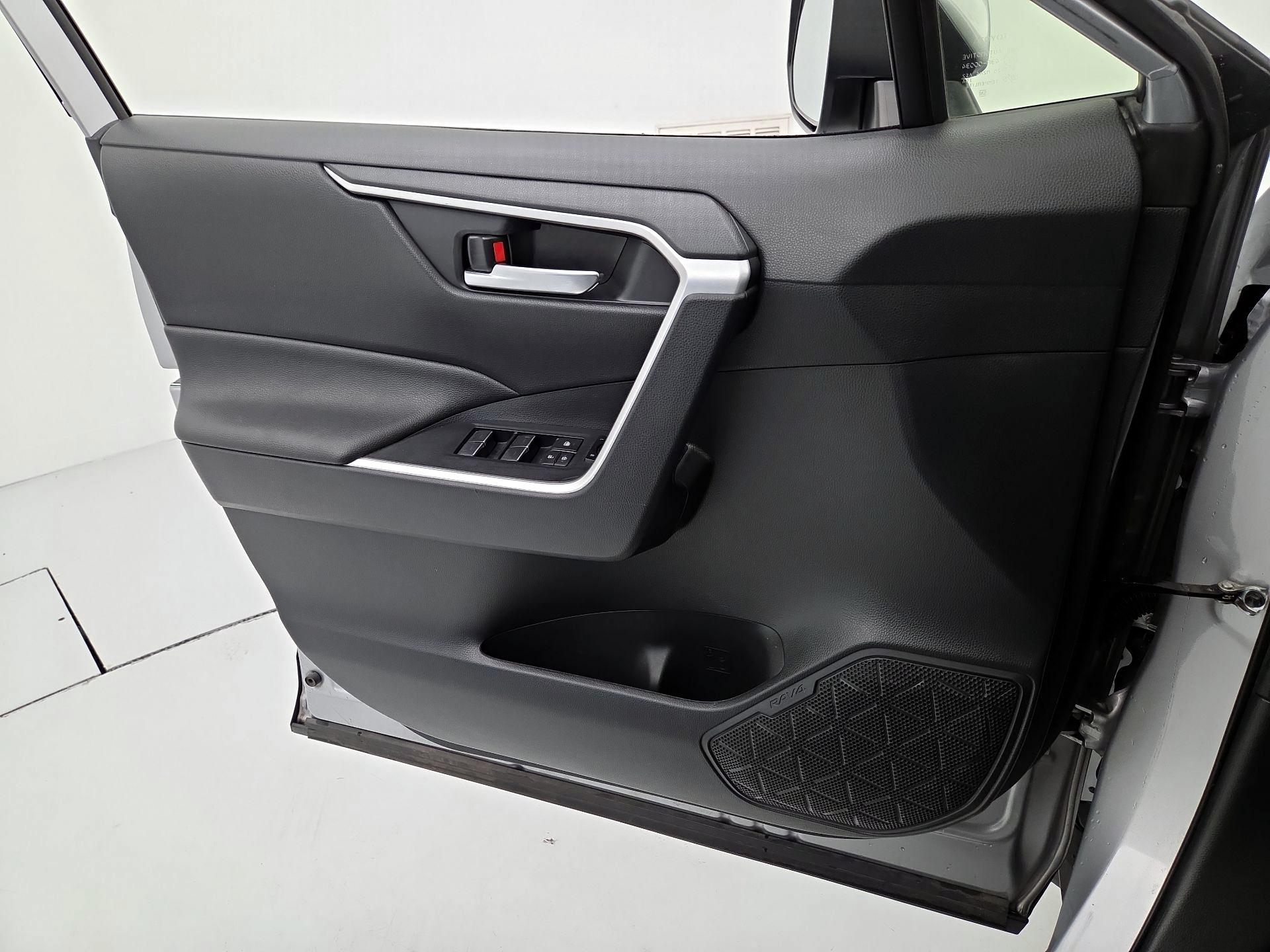 Thumbnail: 2022 Toyota RAV4 - 12
